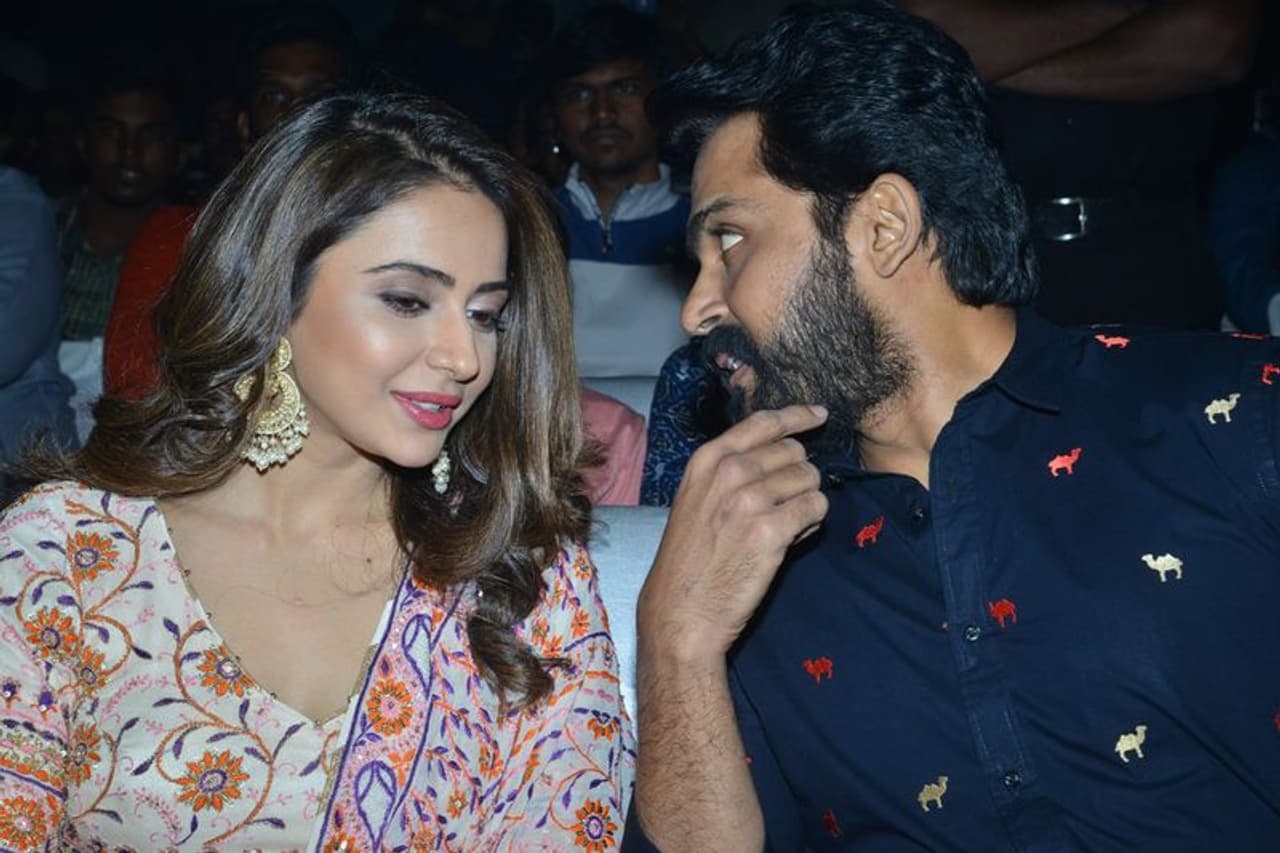 కార్తీ.. దేవ్ ప్రీ రిలీజ్ ఫంక్షన్ కార్తీ.. దేవ్ ప్రీ రిలీజ్ ఫంక్షన్