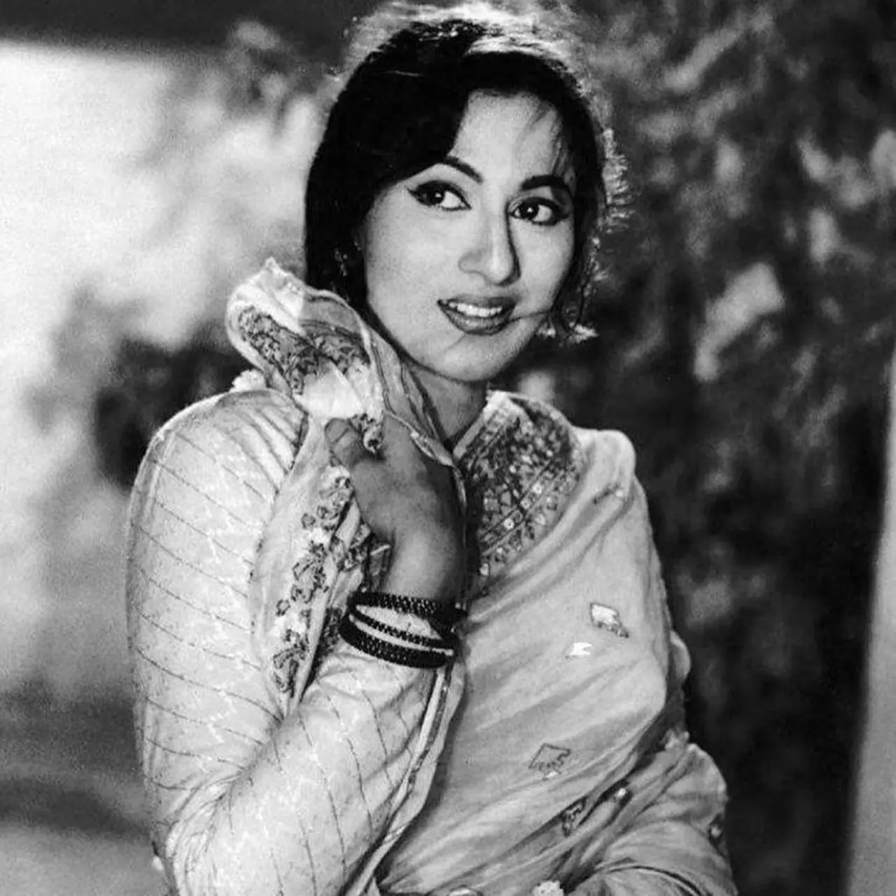 <p><strong>ಮಧುಬಾಲಾ </strong><br />ಬಾಲಿವುಡ್‌ನ ಹಿರಿಯ ನಟಿಯರಲ್ಲಿ ಒಬ್ಬರು ಮಧುಬಾಲಾ. ನಟಿ ನಿಜವಾದ ಹೆಸರು ಮುಮ್ತಾಜ್ ಬೇಗಂ. 50 ಮತ್ತು 60 ರ ದಶಕದ ಫೇಮಸ್‌ ನಟಿ ಮಧುಬಾಲ ತಮ್ಮ ನಟನೆ ಹಾಗೂ ಚೆಲುವಿನ ಮೂಲಕ ಪ್ರೇಕ್ಷಕರ ಮನ ಗೆದ್ದವರು.&nbsp;</p>