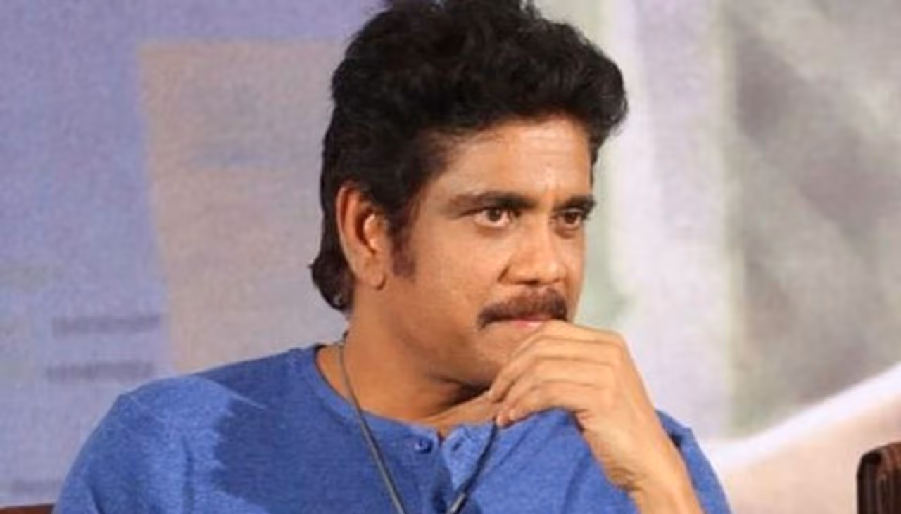 టాలీవుడ్ మన్మథుడు అక్కినేని నాగార్జునకి రూ.850 కోట్ల ఆస్తులున్నాయి. నిమాలు, ప్రకటనల్లో నటనకు తీసుకునే పారితోషికంతోపాటు నాగ్కు చెందిన భవన నిర్మాణ సంస్థ ద్వారా కూడా మంచి ఆదాయం లభిస్తోంది. నాగార్జున ఏటా రూ.30 కోట్లు సంపాదిస్తున్నట్లు సమాచారం. టాలీవుడ్ మన్మథుడు అక్కినేని నాగార్జునకి రూ.850 కోట్ల ఆస్తులున్నాయి. నిమాలు, ప్రకటనల్లో నటనకు తీసుకునే పారితోషికంతోపాటు నాగ్కు చెందిన భవన నిర్మాణ సంస్థ ద్వారా కూడా మంచి ఆదాయం లభిస్తోంది. నాగార్జున ఏటా రూ.30 కోట్లు సంపాదిస్తున్నట్లు సమాచారం.