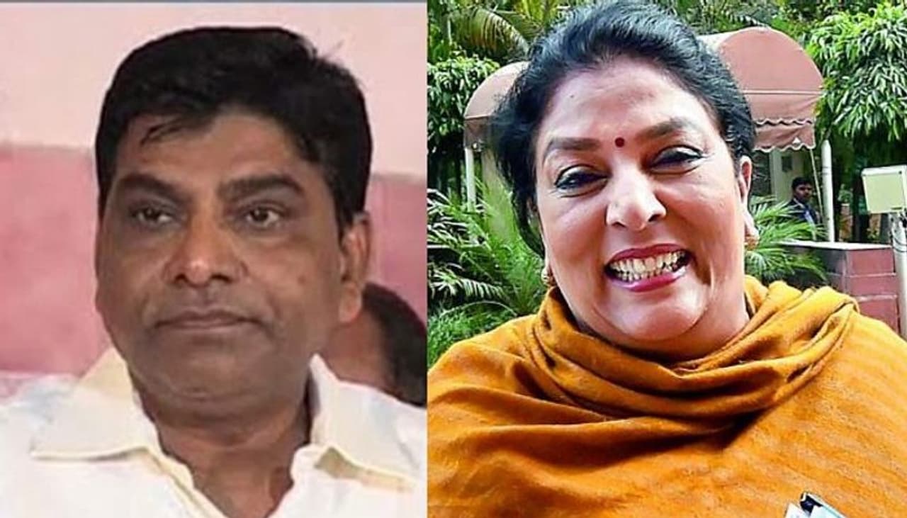 ఖమ్మం లోకసభ సీటు కోసం ఇద్దరు మాజీ పార్లమెంటు సభ్యులు పోటీ పడుతున్నారు. తెలుగుదేశం పార్టీ మాజీ ఎంపీ నామా నాగేశ్వర రావు ఓ వైపు, కాంగ్రెసు మాజీ ఎంపీ రేణుకా చౌదరి మరో వైపు ఈ స్థానం నుంచి పోటీ చేయాలనే పట్టుదలతో ఉన్నారు ఖమ్మం లోకసభ సీటు కోసం ఇద్దరు మాజీ పార్లమెంటు సభ్యులు పోటీ పడుతున్నారు. తెలుగుదేశం పార్టీ మాజీ ఎంపీ నామా నాగేశ్వర రావు ఓ వైపు, కాంగ్రెసు మాజీ ఎంపీ రేణుకా చౌదరి మరో వైపు ఈ స్థానం నుంచి పోటీ చేయాలనే పట్టుదలతో ఉన్నారు