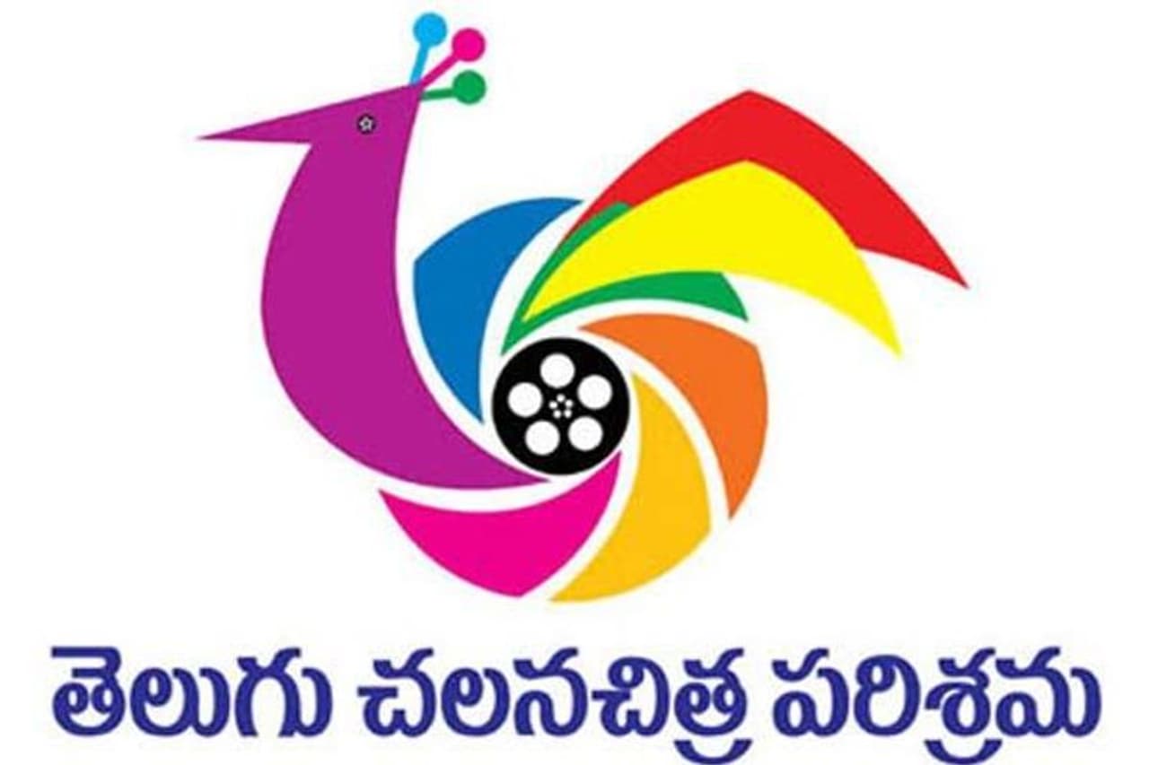 కళకీ కులాలుంటాయి. సినిమాలకీ రాజకీయాలుంటాయి. మనోళ్ల కళ హాయిగా కళ కళ లాడుతూ ఉంటుంది.మనోళ్లకి నష్టం తెచ్చే పరాయి వారి కళ ఎంతబాగున్నా వెల వెలబోతుంది.అసలామాటకొస్తే మనోడి సినిమా బాగాలేకపోయినా..అద్భుతంగా ఉందని చెప్పడానికి మనకి భయమే ఉండదు.మనోడి సినిమాకన్నా అవతలోడి సినిమా నిజంగానే అద్భుతంగా ఉన్నా...మన మాటల వల్ల కూడా ఆ సినిమాకి ప్రచారం జరిగిపోతే కొంపలంటుకుపోతాయి కాబట్టి దాని గురించి మాట్లాడనే మాట్లాడం. కళకీ కులాలుంటాయి. సినిమాలకీ రాజకీయాలుంటాయి. మనోళ్ల కళ హాయిగా కళ కళ లాడుతూ ఉంటుంది.మనోళ్లకి నష్టం తెచ్చే పరాయి వారి కళ ఎంతబాగున్నా వెల వెలబోతుంది.అసలామాటకొస్తే మనోడి సినిమా బాగాలేకపోయినా..అద్భుతంగా ఉందని చెప్పడానికి మనకి భయమే ఉండదు.మనోడి సినిమాకన్నా అవతలోడి సినిమా నిజంగానే అద్భుతంగా ఉన్నా...మన మాటల వల్ల కూడా ఆ సినిమాకి ప్రచారం జరిగిపోతే కొంపలంటుకుపోతాయి కాబట్టి దాని గురించి మాట్లాడనే మాట్లాడం.