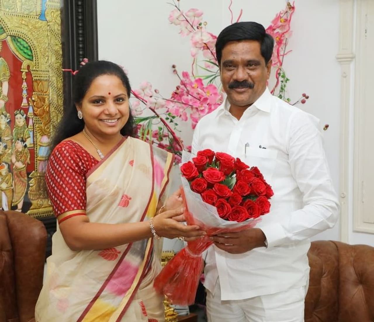 ఎంపీ కవితను కలిసిన తెలంగాణ నూతన మంత్రులు ఎంపీ కవితను కలిసిన తెలంగాణ నూతన మంత్రులు