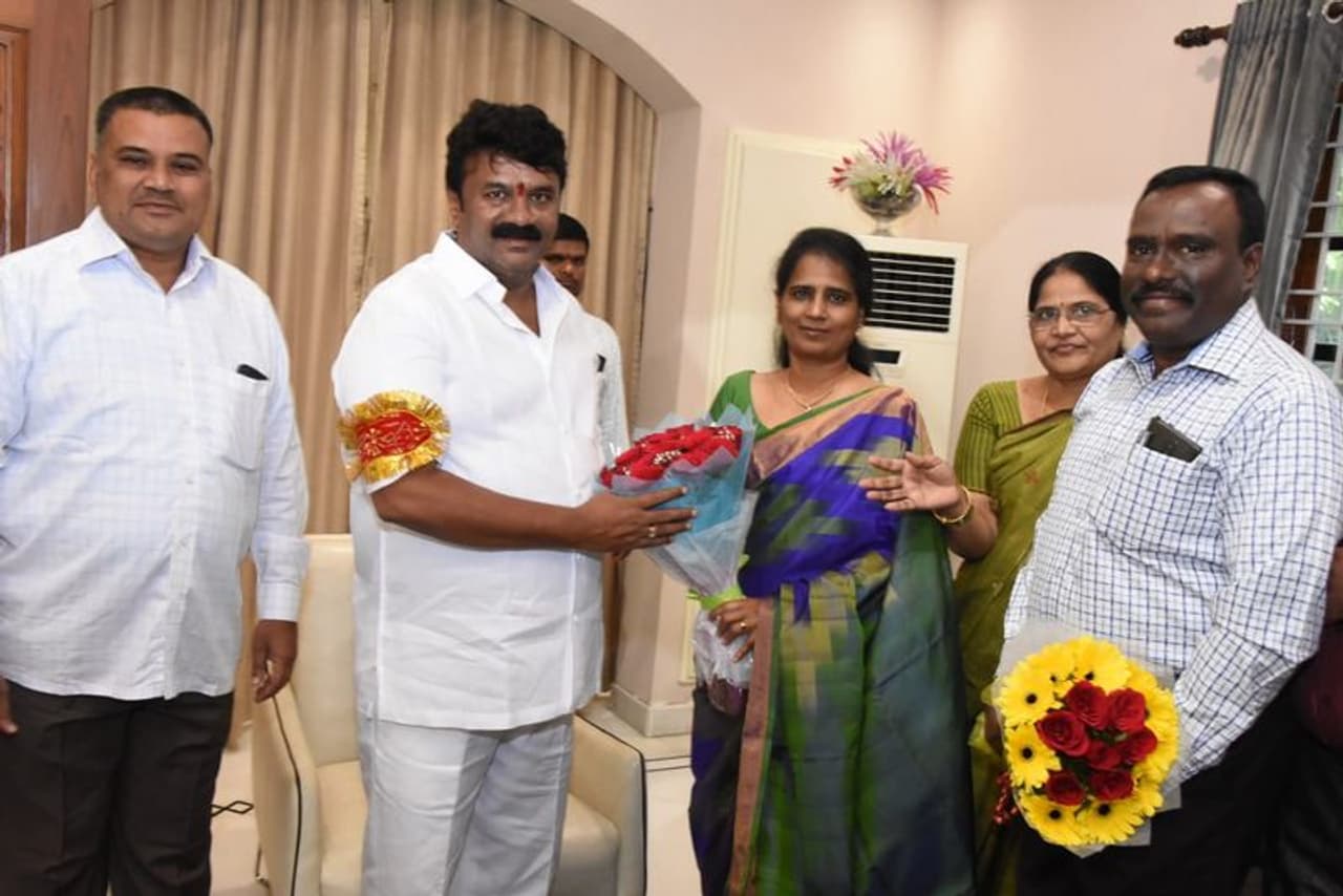 మంత్రి తలసానికి అభినందనల వెల్లువ(ఫోటోలు) మంత్రి తలసానికి అభినందనల వెల్లువ(ఫోటోలు)