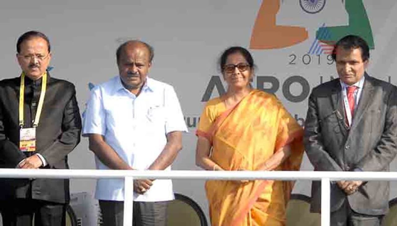 ಏರೋ ಇಂಡಿಯಾ’ ಏಷ್ಯಾದ ಅತಿದೊಡ್ಡ ವೈಮಾನಿಕ ಪ್ರದರ್ಶನವಾಗಿದ್ದು, ವಿಶ್ವದ ದಿಗ್ಗಜ ರಾಷ್ಟ್ರಗಳೊಂದಿಗೆ ಸರಿಸಮನಾಗಿ ನಿಲ್ಲಲು ಸಹಕಾರಿಯಾಗಿದೆ. ಭಾರತ ಈವರೆಗೆ ನಾಲ್ಕು ಸಾವಿರ ಏರ್ಕ್ರಾಫ್ಟ್ಗಳನ್ನು ಉತ್ಪಾದಿಸಿದೆ. ಏರೋ ಇಂಡಿಯಾ’ ಏಷ್ಯಾದ ಅತಿದೊಡ್ಡ ವೈಮಾನಿಕ ಪ್ರದರ್ಶನವಾಗಿದ್ದು, ವಿಶ್ವದ ದಿಗ್ಗಜ ರಾಷ್ಟ್ರಗಳೊಂದಿಗೆ ಸರಿಸಮನಾಗಿ ನಿಲ್ಲಲು ಸಹಕಾರಿಯಾಗಿದೆ. ಭಾರತ ಈವರೆಗೆ ನಾಲ್ಕು ಸಾವಿರ ಏರ್ಕ್ರಾಫ್ಟ್ಗಳನ್ನು ಉತ್ಪಾದಿಸಿದೆ.