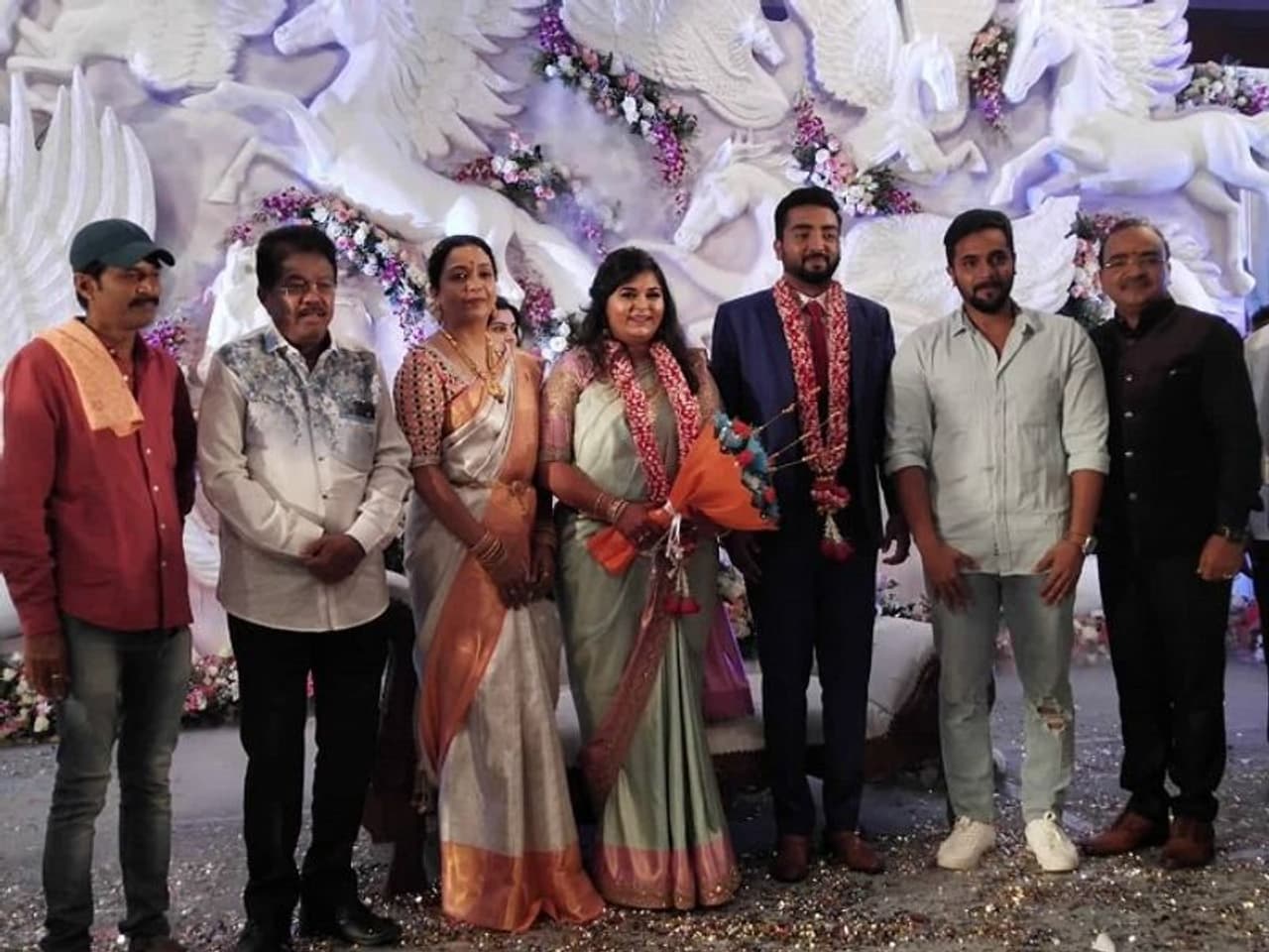 ಬೆಂಗಳೂರಿನ ಶರ್ಟಾನ್ ಹೋಟೇಲ್ನಲ್ಲಿ ರವಿಚಂದ್ರನ್ ಪುತ್ರಿ ಗೀತಾಂಜಲಿ ನಿಶ್ಚಿತಾರ್ಥ ನೆರವೇರಿದೆ. ಬೆಂಗಳೂರಿನ ಶರ್ಟಾನ್ ಹೋಟೇಲ್ನಲ್ಲಿ ರವಿಚಂದ್ರನ್ ಪುತ್ರಿ ಗೀತಾಂಜಲಿ ನಿಶ್ಚಿತಾರ್ಥ ನೆರವೇರಿದೆ.