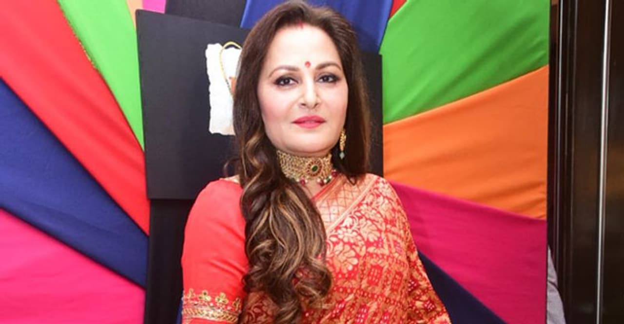 1. एक्ट्रेस जया प्रदा रामपुर से बीजेपी की उम्मीदवार थीं। जया प्रदा समाजवादी पार्टी की कैंडिडेट थी और वह चुनाव हार गई।