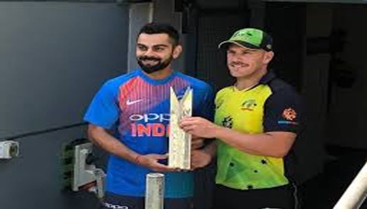 భారత్ ఆస్ట్రేలియా జట్లు మధ్య రసవత్తర పోరుకు హైదరాబాద్ వేదిక కానుంది. రెండు టీ20ల సీరిస్ గెలిచి జోష్ లో ఆసిస్... స్వదేశంలో టీ20 సీరిస్ కోల్పోయిన పరాభవంతో టీమిండియా హైదరాబాద్ లో అడుగుపెట్టాయి. దీంతో ఐదు వన్డేల సీరిస్ లో భాగంగా ఉప్పల్ రాజీవ్ గాంధీ ఇంటర్నేషనల్ స్టేడియంలో శనివారం జరగనున్న ఆరంభ మ్యాచ్ ను ఇరు దేశాలు ప్రతిష్టాత్మకంగా తీసుకున్నాయి. ఈ మ్యాచ్ ను గెలిచి వన్డే సీరిస్ లో శుభారంభం చేయాలని భావిస్తున్నాయి. దీంతో ఇప్పటికే బెంగళూరు నుండి హైదరాబాద్ కు చేరుకున్న ఇరుజట్లు ముమ్మరంగా ప్రాక్టీస్ చేస్తున్నాయి. ఇరు జట్ల ఆటగాళ్లు నెట్స్ లో ముమ్మరంగా శ్రమిస్తున్నారు. భారత్ ఆస్ట్రేలియా జట్లు మధ్య రసవత్తర పోరుకు హైదరాబాద్ వేదిక కానుంది. రెండు టీ20ల సీరిస్ గెలిచి జోష్ లో ఆసిస్... స్వదేశంలో టీ20 సీరిస్ కోల్పోయిన పరాభవంతో టీమిండియా హైదరాబాద్ లో అడుగుపెట్టాయి. దీంతో ఐదు వన్డేల సీరిస్ లో భాగంగా ఉప్పల్ రాజీవ్ గాంధీ ఇంటర్నేషనల్ స్టేడియంలో శనివారం జరగనున్న ఆరంభ మ్యాచ్ ను ఇరు దేశాలు ప్రతిష్టాత్మకంగా తీసుకున్నాయి. ఈ మ్యాచ్ ను గెలిచి వన్డే సీరిస్ లో శుభారంభం చేయాలని భావిస్తున్నాయి. దీంతో ఇప్పటికే బెంగళూరు నుండి హైదరాబాద్ కు చేరుకున్న ఇరుజట్లు ముమ్మరంగా ప్రాక్టీస్ చేస్తున్నాయి. ఇరు జట్ల ఆటగాళ్లు నెట్స్ లో ముమ్మరంగా శ్రమిస్తున్నారు.