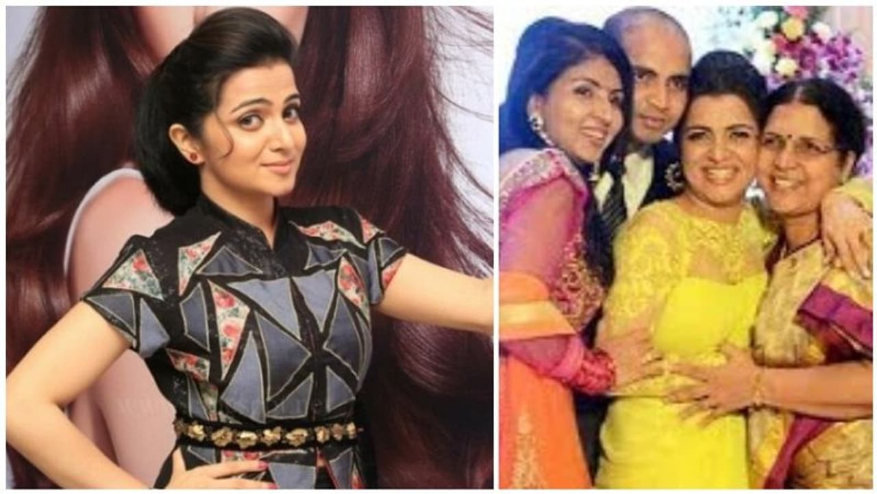 <p>விஜய் டி.வி.யின் பிரபல தொகுப்பாளியாக வலம் வருபவர் திவ்யதர்ஷினி. க்யூட்டான ஸ்மைல், கலகலப்பான பேச்சால் கவரப்பட்ட ரசிகர்கள் இவரை செல்லமாக டிடி என அழைக்கின்றனர். இவரது சகோதரி ப்ரியதர்ஷினியும் தொகுப்பாளியாக உள்ளார்.</p> <p>விஜய் டி.வி.யின் பிரபல தொகுப்பாளியாக வலம் வருபவர் திவ்யதர்ஷினி. க்யூட்டான ஸ்மைல், கலகலப்பான பேச்சால் கவரப்பட்ட ரசிகர்கள் இவரை செல்லமாக டிடி என அழைக்கின்றனர். இவரது சகோதரி ப்ரியதர்ஷினியும் தொகுப்பாளியாக உள்ளார்.</p>