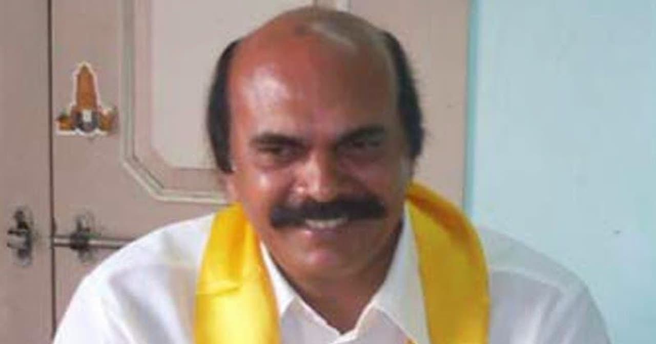 గుంటూరు జిల్లా బాపట్ల ఎంపీ శ్రీరాం మాల్యాద్రి వచ్చే ఎన్నికల్లో అసెంబ్లీకి పోటీ చేయాలనే యోచనలో ఉన్నారని పార్టీలో ప్రచారం సాగుతోంది. దీంతో బాపట్ల ఎంపీ స్థానానికి కొత్త అభ్యర్ధులను చంద్రబాబునాయుడు పరిశీలిస్తున్నారు. గుంటూరు జిల్లా బాపట్ల ఎంపీ శ్రీరాం మాల్యాద్రి వచ్చే ఎన్నికల్లో అసెంబ్లీకి పోటీ చేయాలనే యోచనలో ఉన్నారని పార్టీలో ప్రచారం సాగుతోంది. దీంతో బాపట్ల ఎంపీ స్థానానికి కొత్త అభ్యర్ధులను చంద్రబాబునాయుడు పరిశీలిస్తున్నారు.