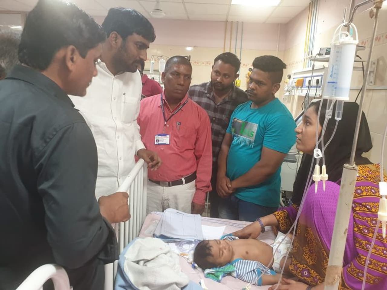 వికటించిన వ్యాక్సిన్... నీలోఫర్లో చికిత్స పొందుతున్న చిన్నారులు (ఫోటోలు) వికటించిన వ్యాక్సిన్... నీలోఫర్లో చికిత్స పొందుతున్న చిన్నారులు (ఫోటోలు)