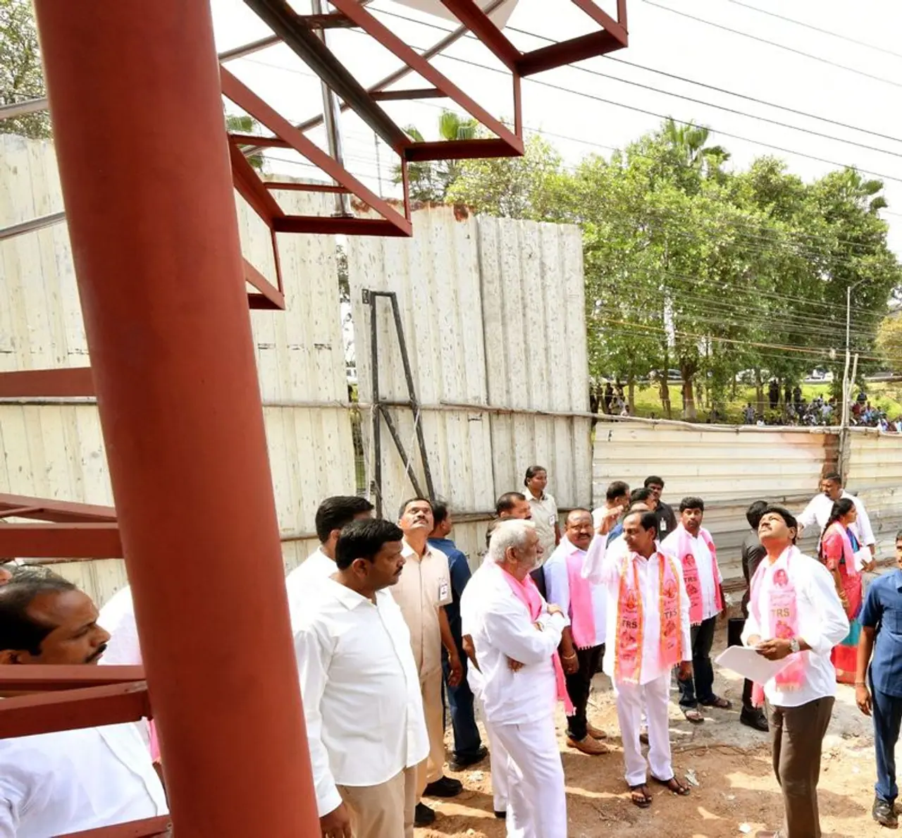 తెలంగాణ భవన్ విస్తరణ పనులను పరిశీలించిన కేసీఆర్ తెలంగాణ భవన్ విస్తరణ పనులను పరిశీలించిన కేసీఆర్