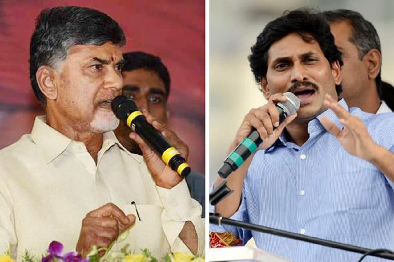 కర్నూలు: ఏపీలో ఎన్నికలు సమీపిస్తున్న తరుణంలో రాజకీయాలు ఆసక్తికరంగా మారుతున్నాయి. అభ్యర్థుల ఎంపిక అనేది ఆయా పార్టీలకు పెద్ద సవాల్ గా మారుతోంది. అంతేకాదు ఎప్పుడు ఏ నాయకుడు ఏ పార్టీలో ఉంటారో అన్నది చెప్పలేని పరిస్థితి. కర్నూలు: ఏపీలో ఎన్నికలు సమీపిస్తున్న తరుణంలో రాజకీయాలు ఆసక్తికరంగా మారుతున్నాయి. అభ్యర్థుల ఎంపిక అనేది ఆయా పార్టీలకు పెద్ద సవాల్ గా మారుతోంది. అంతేకాదు ఎప్పుడు ఏ నాయకుడు ఏ పార్టీలో ఉంటారో అన్నది చెప్పలేని పరిస్థితి.