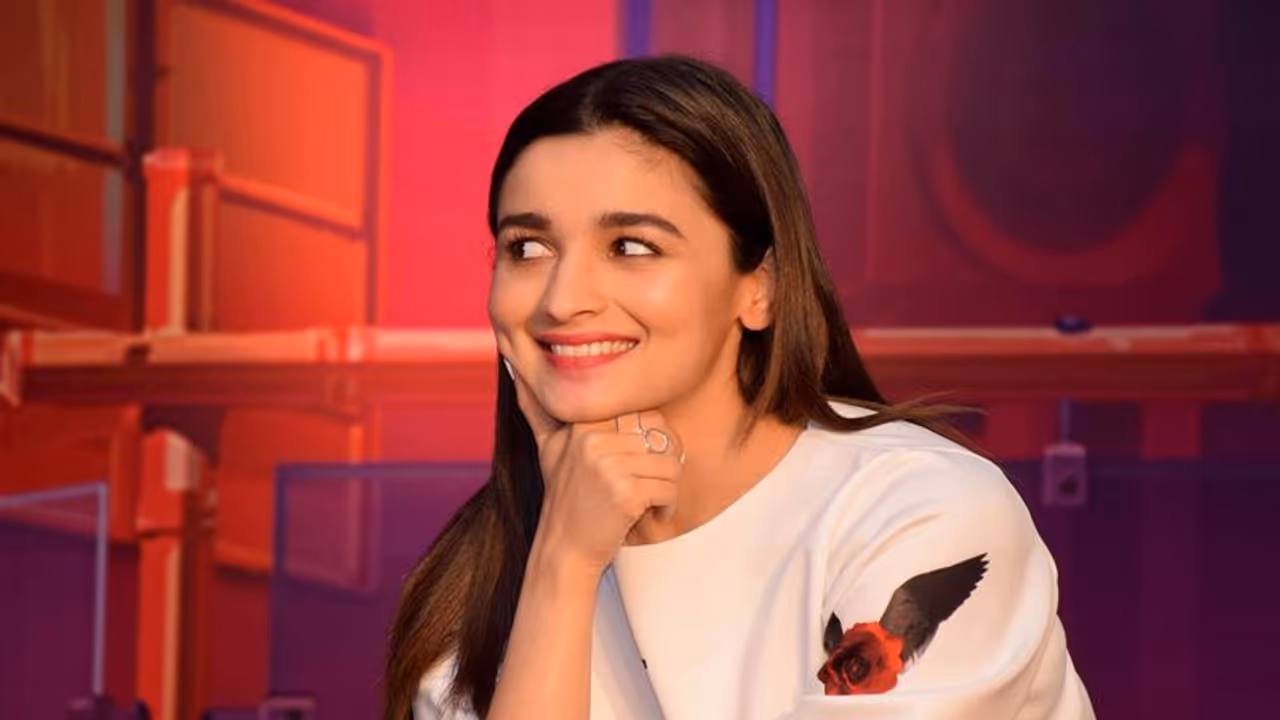 As the Student of The Year star, Alia Bhatt turns 26, we take a look at the controversies that added to her popularity.