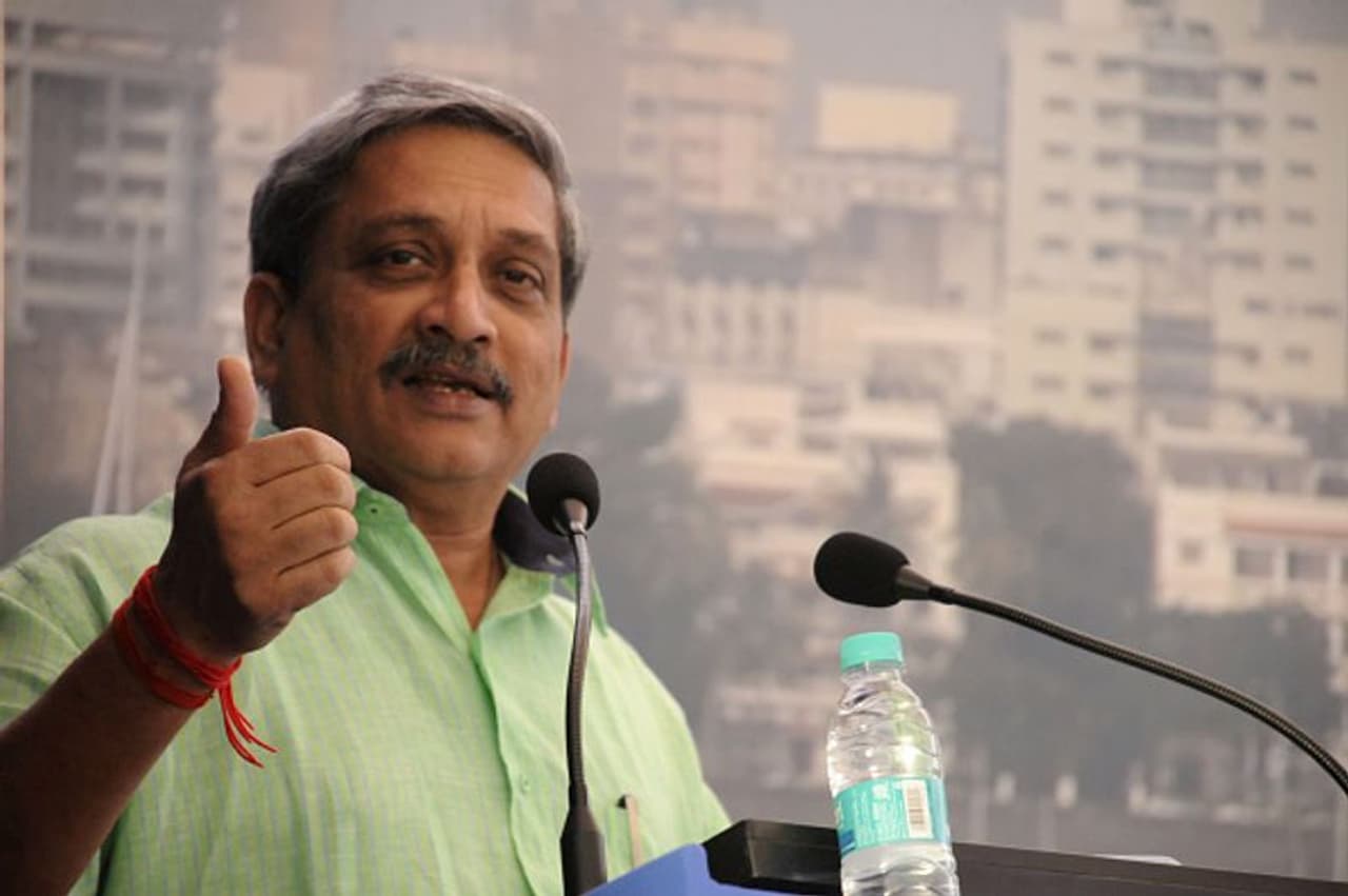Manohar Parrikar, who had served as the chief minister of Goa, is quite well known for his humility and modest lifestyle. Parrikar, an IIT graduate, has often travelled in economy class and has moved around with less police escort when he was the chief minister. Here are 11 unknown facts about Manohar Parrikar, who sadly breathed his last on March 17.