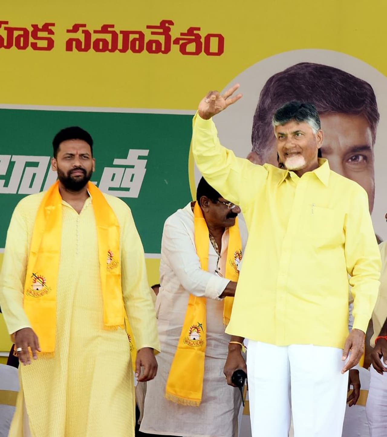 కర్నూల్ ఎన్నికల సన్నాహక సమావేశంలో చంద్రబాబు కర్నూల్ ఎన్నికల సన్నాహక సమావేశంలో చంద్రబాబు