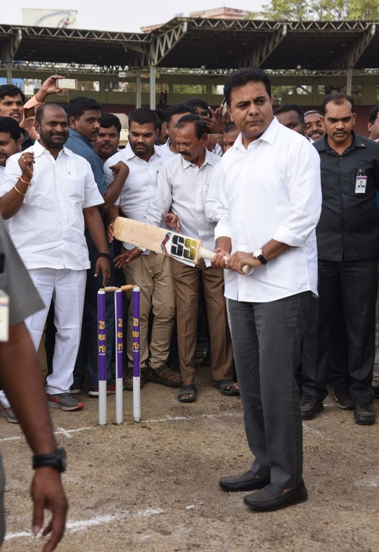 కేటీఆర్ ఆటవిడుపు కేటీఆర్ ఆటవిడుపు