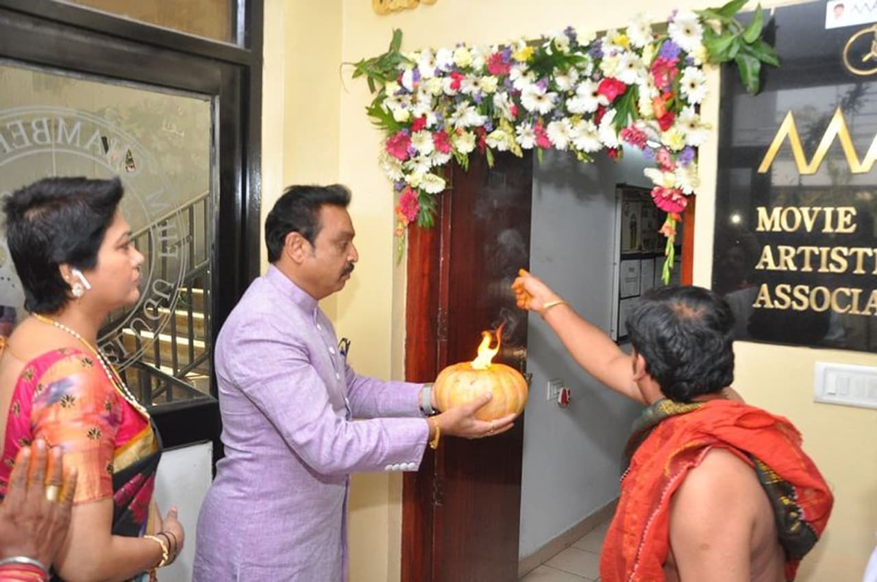 'మా' కొత్త బాడీతో తెలంగాణా మంత్రి 'మా' కొత్త బాడీతో తెలంగాణా మంత్రి