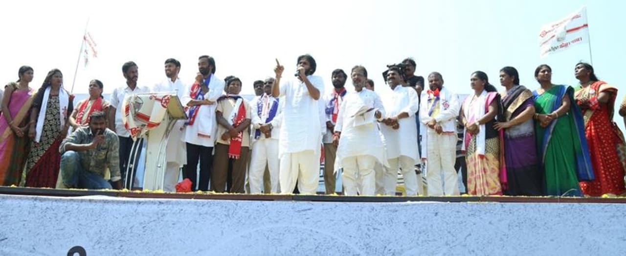 నెల్లూరులో జనసేన ఎన్నికల ప్రచారంలో పవన్ కల్యాణ్ నెల్లూరులో జనసేన ఎన్నికల ప్రచారంలో పవన్ కల్యాణ్