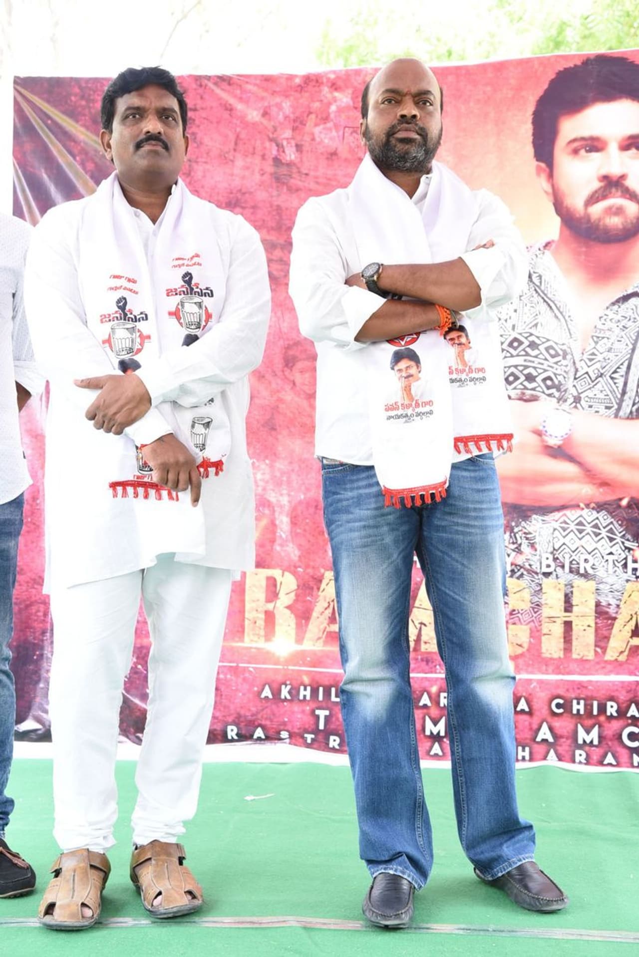 రామ్ చరణ్ బర్త్ డే సెలబ్రేషన్స్ (ఫొటోస్) రామ్ చరణ్ బర్త్ డే సెలబ్రేషన్స్ (ఫొటోస్)