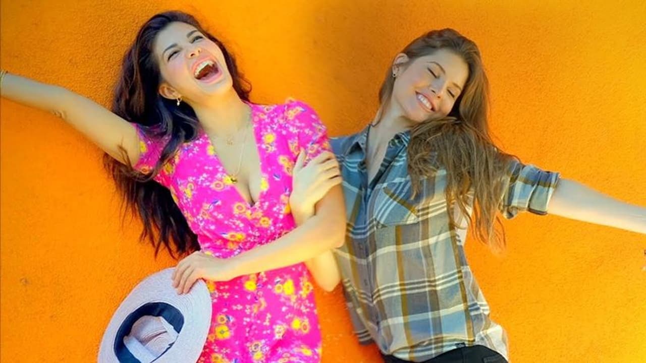 Last year the Sri Lankan beauty queen and Bollywood star, Jacqueline Fernandez took to Instagram to share a 'sister from another mister' moment with American YouTube sensation, Amanda Cerny. Ironically, her movie Judwaa 3 had also released during that time.