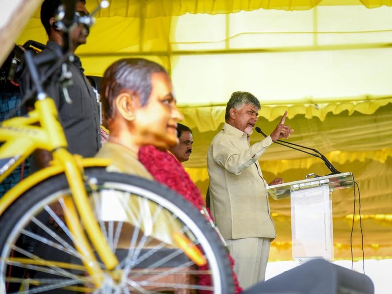 పుట్టపర్తి ఎన్నికల ప్రచార సభలో చంద్రబాబు