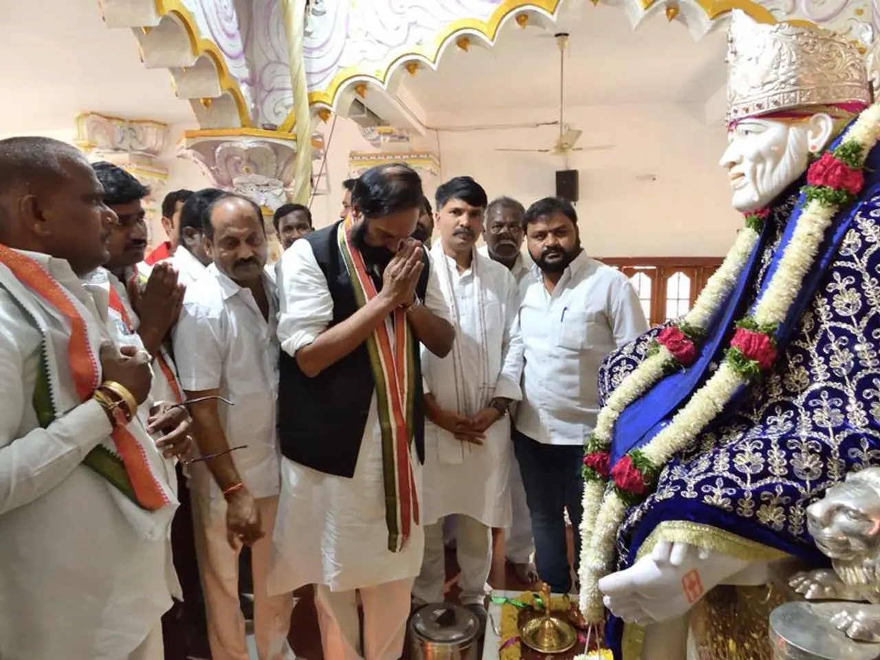 తెలంగాణ రాష్ట్రంలో 17 ఎంపీ స్థానాలు ఉన్నాయి. అన్ని స్థానాలకు టీఆర్ఎస్ పోటీ చేసింది. అసెంబ్లీ ఎన్నికల సమయంలో చోటు చేసుకొన్న పరిణామాల నేపథ్యంలో పార్లమెంట్ ఎన్నికల్లో కాంగ్రెస్ పార్టీ జాగ్రత్తలు తీసుకొంది. తెలంగాణ రాష్ట్రంలో 17 ఎంపీ స్థానాలు ఉన్నాయి. అన్ని స్థానాలకు టీఆర్ఎస్ పోటీ చేసింది. అసెంబ్లీ ఎన్నికల సమయంలో చోటు చేసుకొన్న పరిణామాల నేపథ్యంలో పార్లమెంట్ ఎన్నికల్లో కాంగ్రెస్ పార్టీ జాగ్రత్తలు తీసుకొంది.