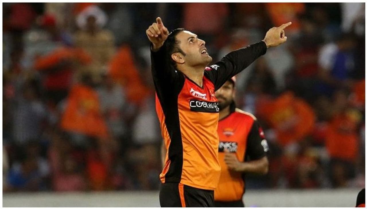 <p>ஐபிஎல்லில் ஆண்ட்ரே ரசல், பொல்லார்டு, டிவில்லியர்ஸ், ரஷீத் கான் ஆகியோருக்கு நிகரான பங்களிப்பு செய்யக்கூடிய வீரர் என, சன்ரைசர்ஸ் ஹைதராபாத் அணியில் ஆடும், ஆஃப்கானிஸ்தான் ஆல்ரவுண்டர் முகமது நபியை புகழ்ந்துள்ளார் கவுதம் கம்பீர்.<br /> </p> <p>ஐபிஎல்லில் ஆண்ட்ரே ரசல், பொல்லார்டு, டிவில்லியர்ஸ், ரஷீத் கான் ஆகியோருக்கு நிகரான பங்களிப்பு செய்யக்கூடிய வீரர் என, சன்ரைசர்ஸ் ஹைதராபாத் அணியில் ஆடும், ஆஃப்கானிஸ்தான் ஆல்ரவுண்டர் முகமது நபியை புகழ்ந்துள்ளார் கவுதம் கம்பீர்.<br /> </p>