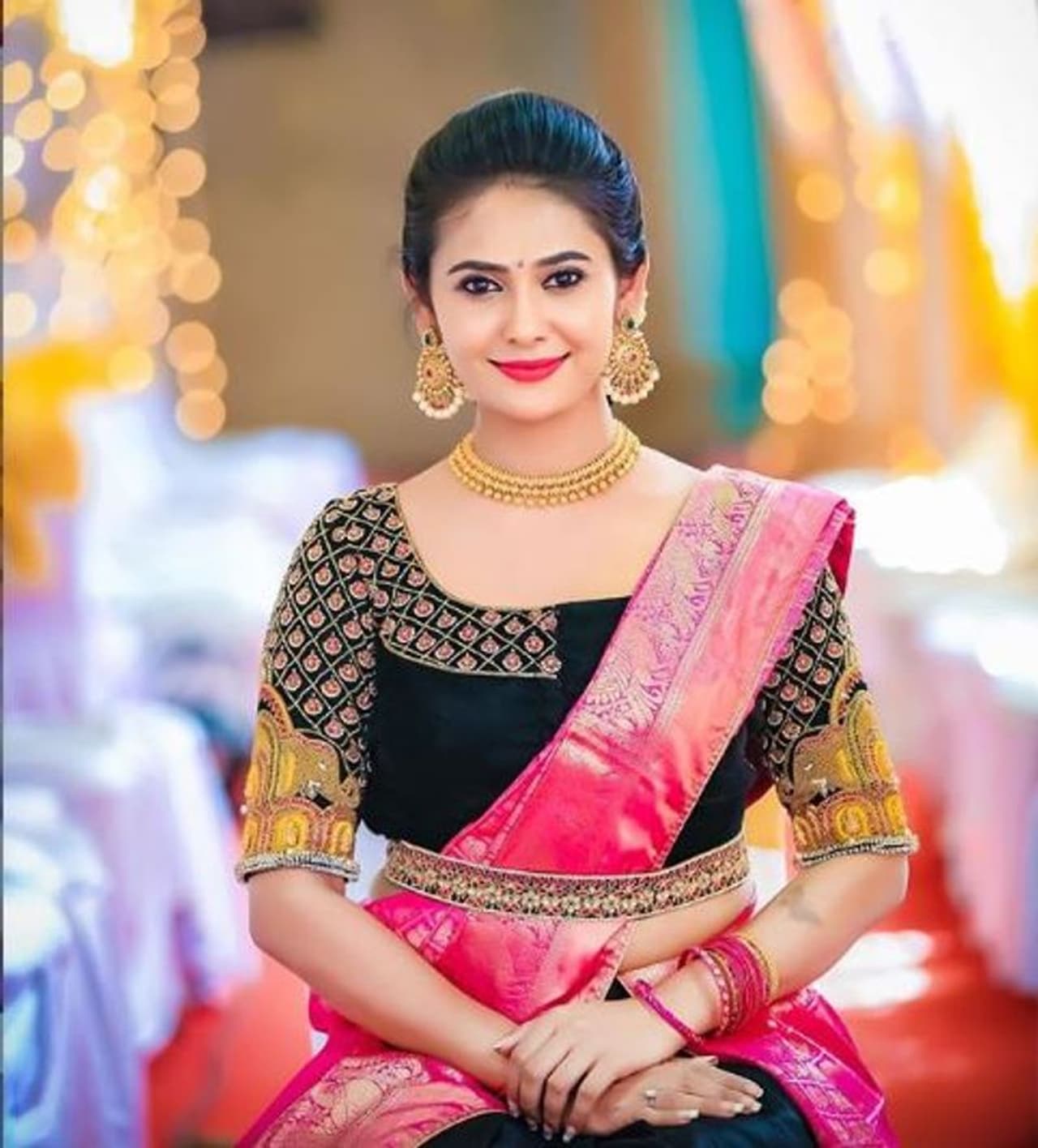 ಕನ್ನಡ ಕಿರುತೆರೆ ಧಾರವಾಹಿಯ ಖ್ಯಾತ ನಟಿ ಕಾವ್ಯಾ ಗೌಡ. ಕನ್ನಡ ಕಿರುತೆರೆ ಧಾರವಾಹಿಯ ಖ್ಯಾತ ನಟಿ ಕಾವ್ಯಾ ಗೌಡ.