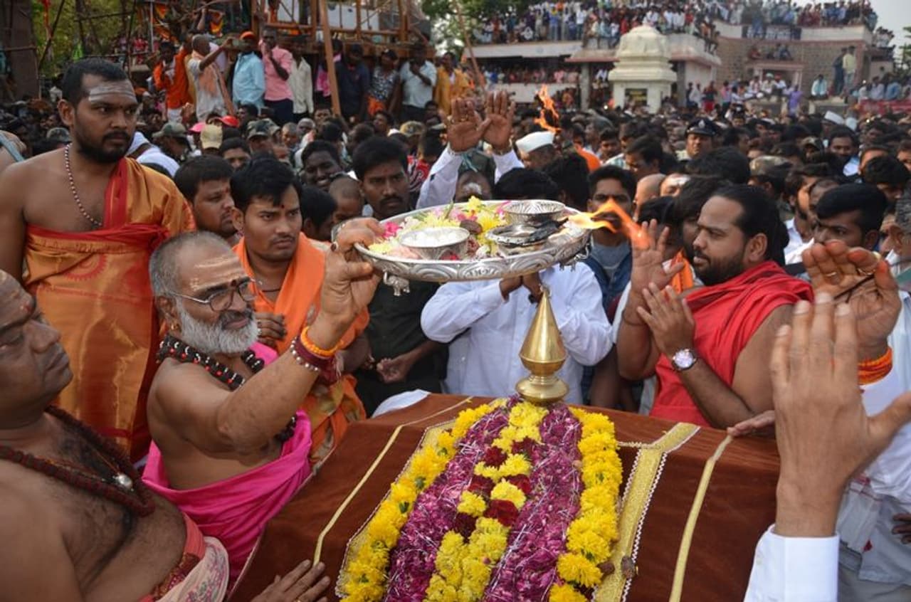 శ్రీశైలంలో ఉగాది వేడుకలు (ఫోటోలు) శ్రీశైలంలో ఉగాది వేడుకలు (ఫోటోలు)