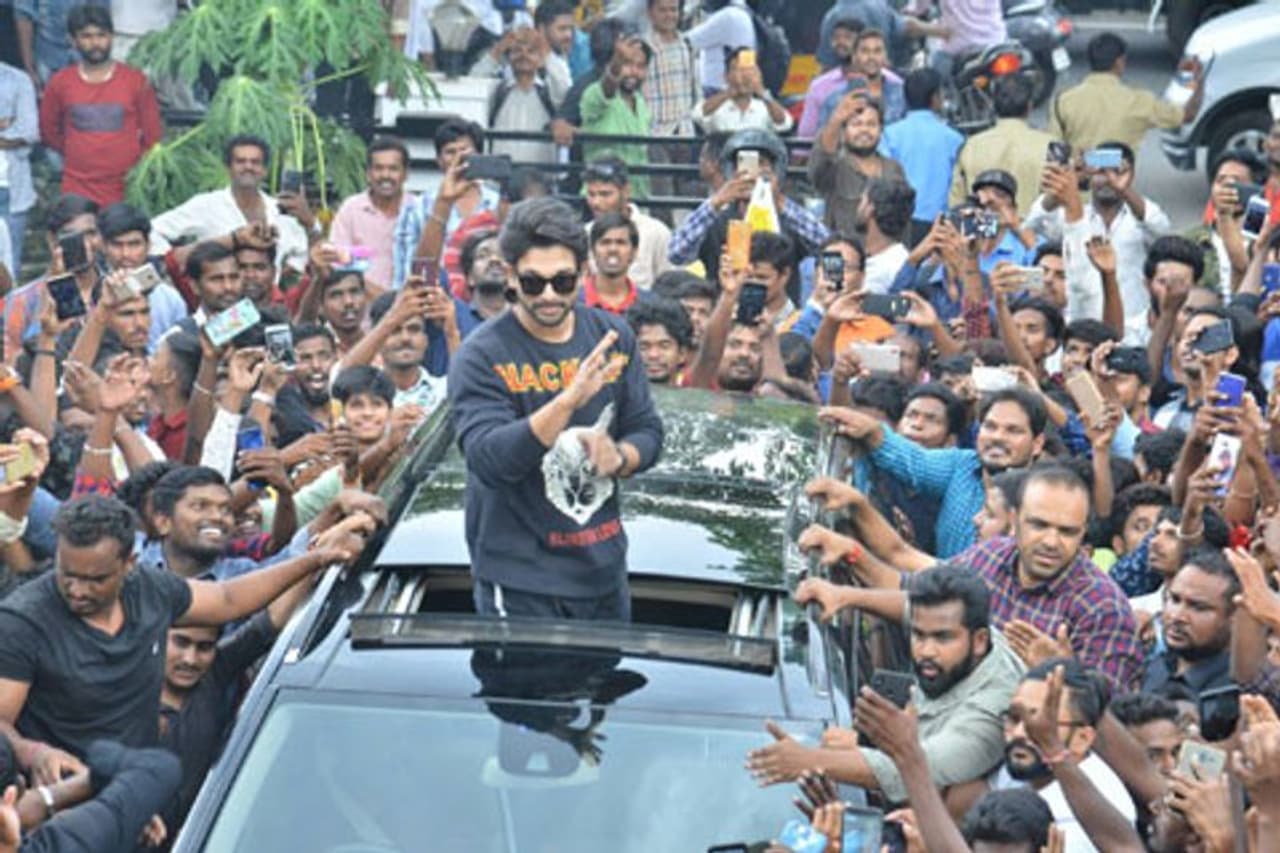 అల్లు అర్జున్ పుట్టినరోజు వేడుకలు అల్లు అర్జున్ పుట్టినరోజు వేడుకలు