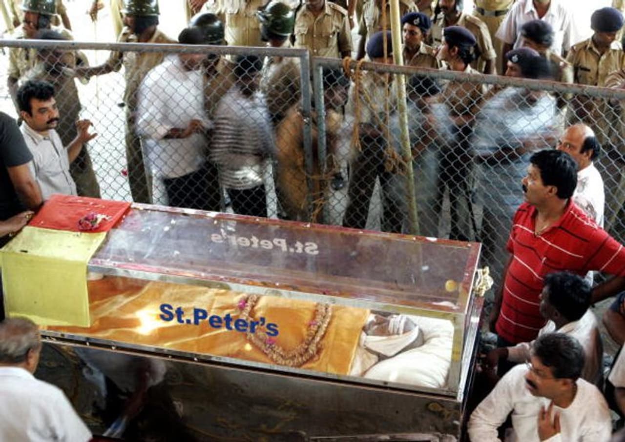 Bengaluru: Dr Rajkumar, the iconic actor of the Kannada film industry, died on April 12 in 2006. His funeral procession carried out in Bengaluru was marked with mayhem as many of his fans gathered to get a last glimpse of the actor.