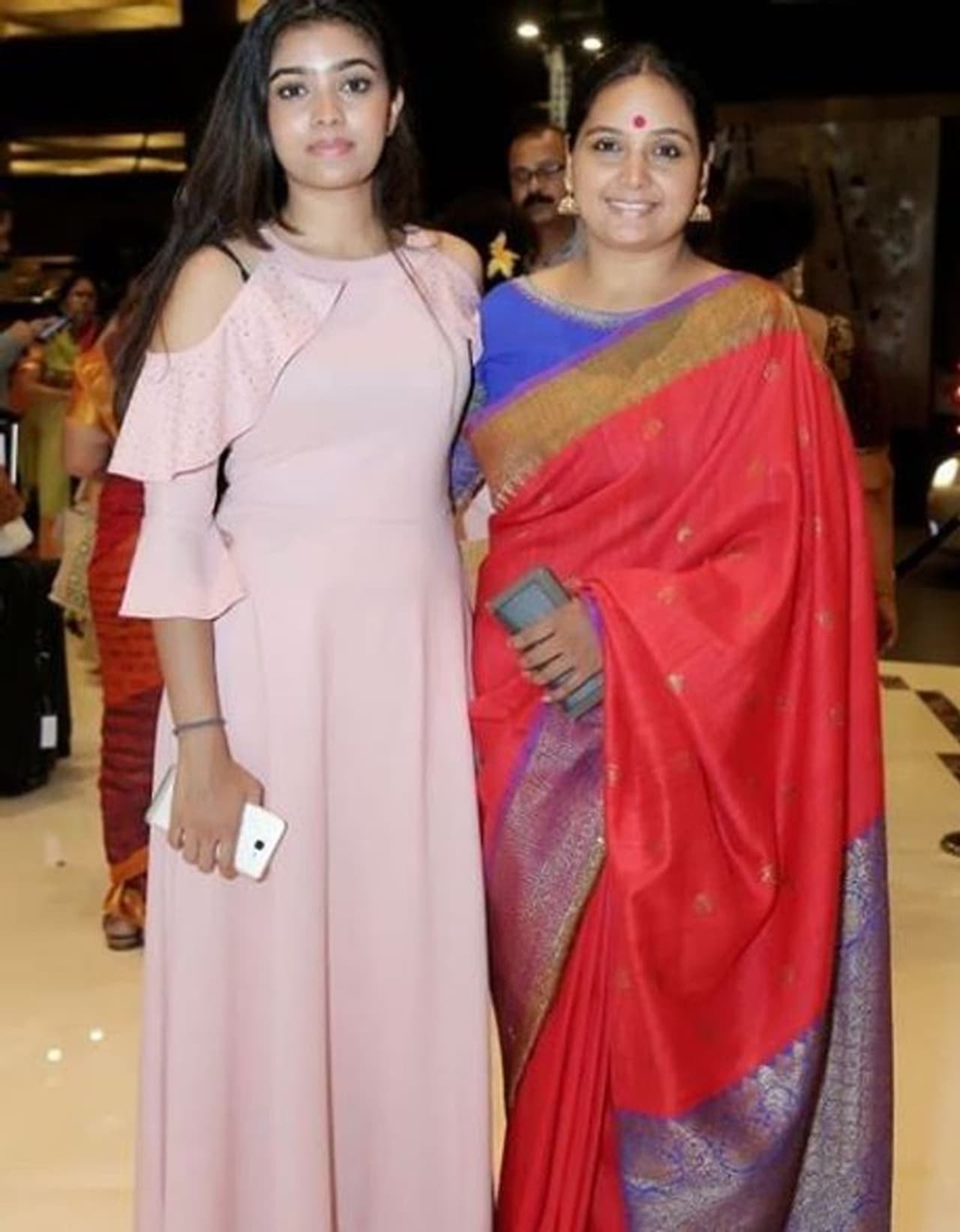 ಸುಮಾರು 120 ಚಿತ್ರಗಳಲ್ಲಿ ನಟಿಸಿರುವ ಶ್ರುತಿ ಮಗಳ ಹೆಸರು ಗೌರಿ.