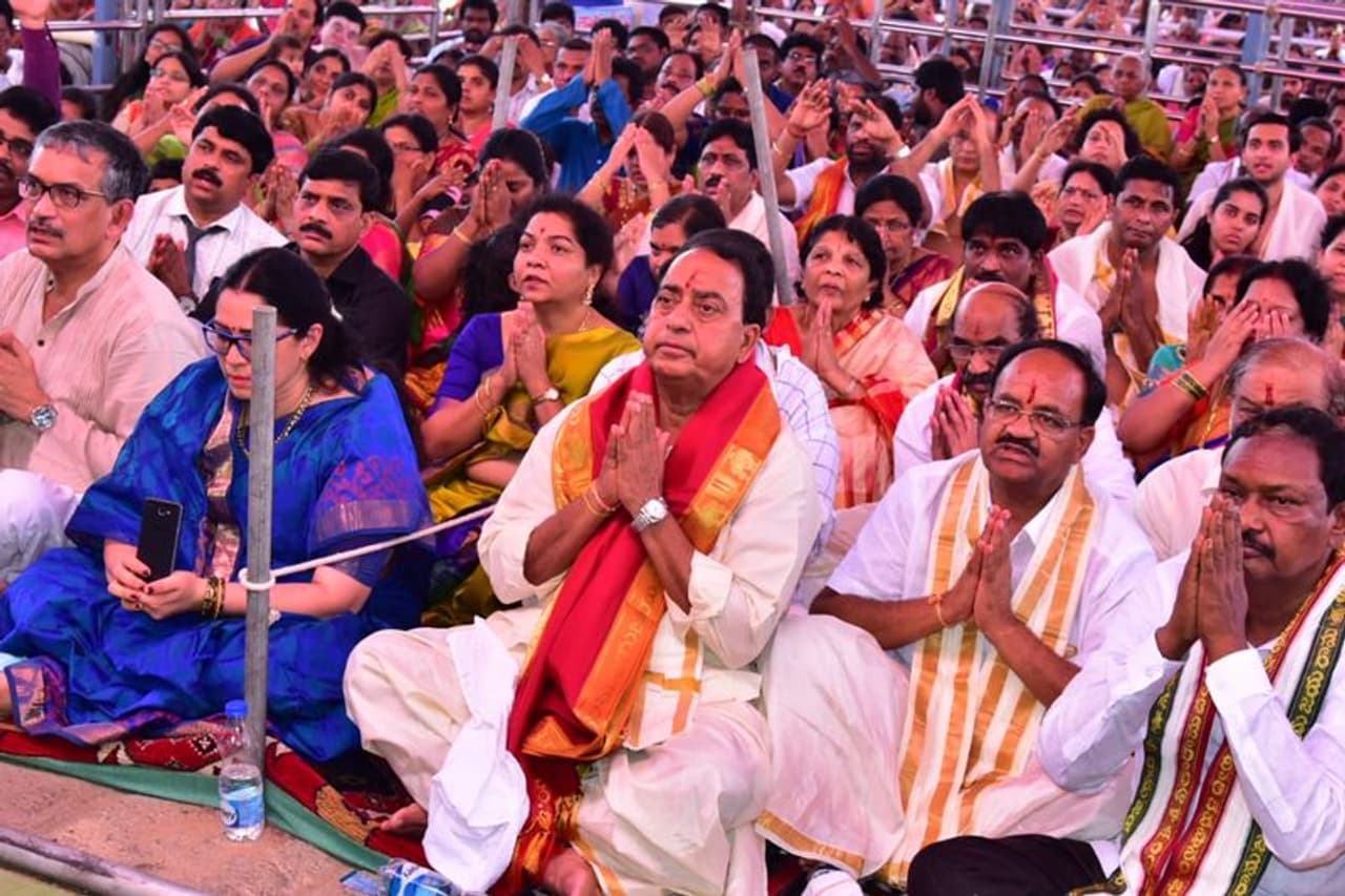శ్రీసీతారామస్వామి వారి కళ్యాణంలో పాల్గొన్న మంత్రి ఇంద్రకరణ్ రెడ్డి (ఫోటోలు) శ్రీసీతారామస్వామి వారి కళ్యాణంలో పాల్గొన్న మంత్రి ఇంద్రకరణ్ రెడ్డి (ఫోటోలు)