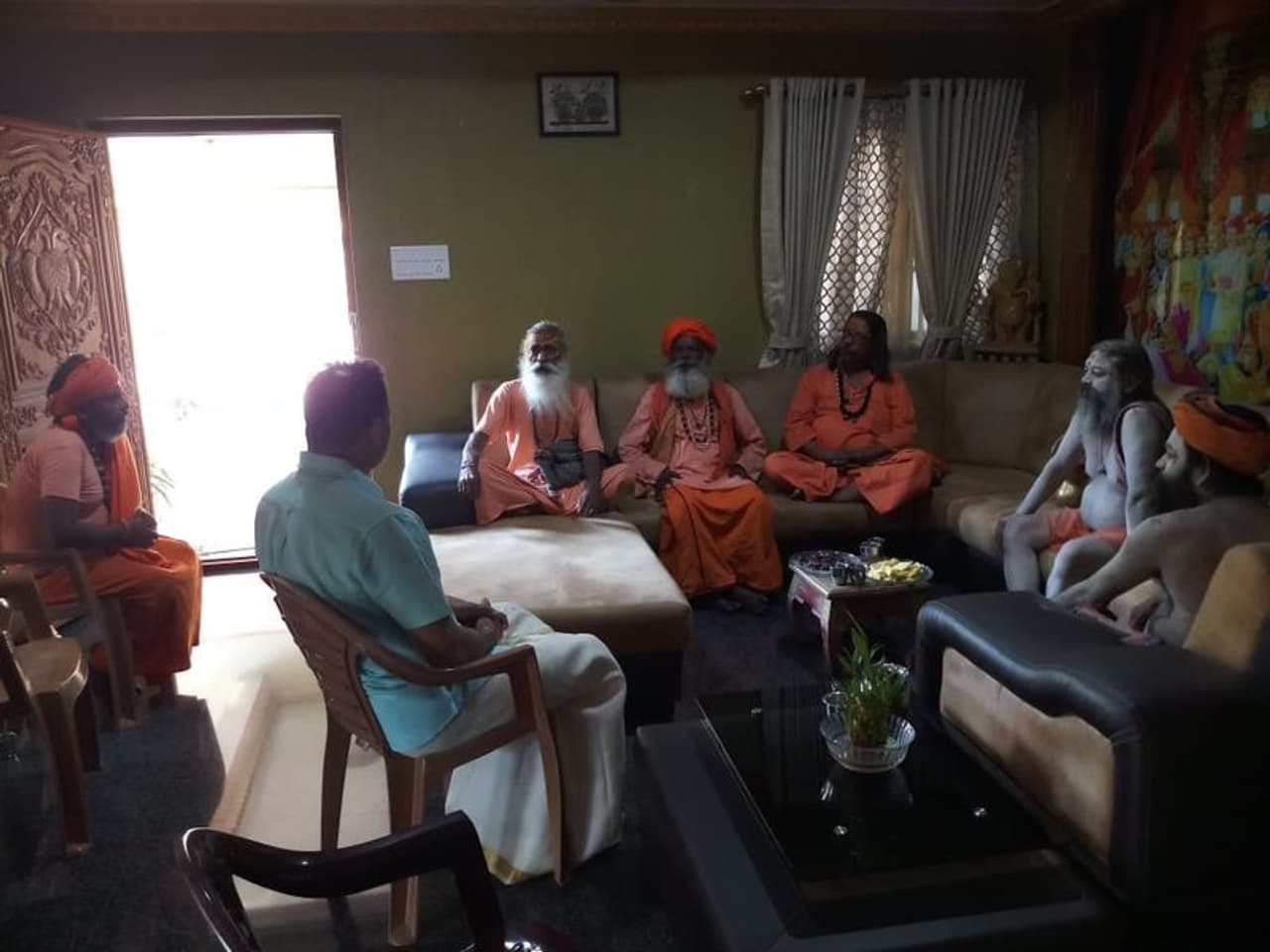 In a surprise visit that is said to be rare and lucky, Mahantha Ramagiri seer, a Naga Sadhu from Uttar Pradesh and his followers visited Hegde's house in Sirsi. In a surprise visit that is said to be rare and lucky, Mahantha Ramagiri seer, a Naga Sadhu from Uttar Pradesh and his followers visited Hegde's house in Sirsi.