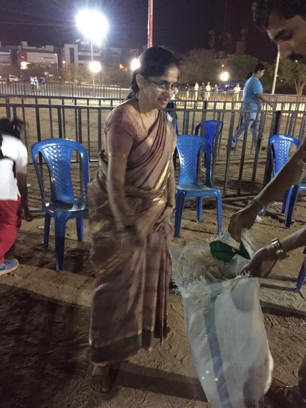 ಶನಿವಾರ ಪ್ರಧಾನ ಮಂತ್ರಿಗಳ ಚುನಾವಣಾ ಪ್ರಚಾರ ಮುಗಿದ ಬಳಿಕ ಆ ಸ್ಥಳದಲ್ಲಿ ಸ್ವಯಂಪ್ರೇರೇರಿತರಾಗಿ ಸ್ವಚ್ಛತಾ ಕೆಲಸದಲ್ಲಿ ತೊಡಗಿದ್ದ ಸಾರ್ವಜನಿಕರು