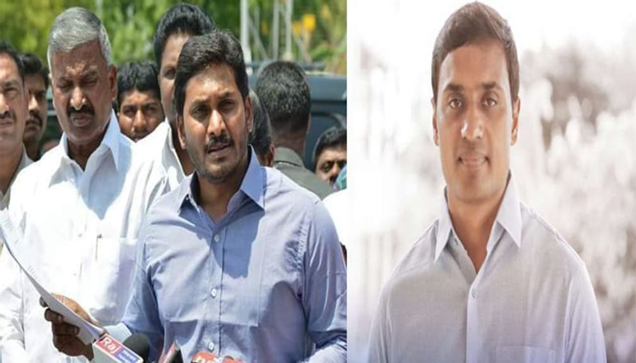 <p>వైసీపీలో ఫైర్ బ్రాండ్ గా పేరు తెచ్చుకొన్న నగరి ఎమ్మెల్యే రోజా నిత్యం వార్తల్లో ఉంటారు. తనకు రాజకీయంగా ప్రత్యర్ధిగా చెప్పుకొనే మంత్రి పెద్దిరెడ్డి రామచంద్రారెడ్డి తనయుడు ఎంపీ మిథున్ రెడ్డికి రాఖీ కట్టడంతో ఆమె మరోసారి చిత్తూరు రాజకీయాల్లో చర్చకు తెరలేపారు. రాజకీయంగా పొసగని నేత కుటుంబంతో సఖ్యతను కోరుకొంటున్నట్టుగా ఆమె సంకేతాలు ఇచ్చారు. </p> <p>వైసీపీలో ఫైర్ బ్రాండ్ గా పేరు తెచ్చుకొన్న నగరి ఎమ్మెల్యే రోజా నిత్యం వార్తల్లో ఉంటారు. తనకు రాజకీయంగా ప్రత్యర్ధిగా చెప్పుకొనే మంత్రి పెద్దిరెడ్డి రామచంద్రారెడ్డి తనయుడు ఎంపీ మిథున్ రెడ్డికి రాఖీ కట్టడంతో ఆమె మరోసారి చిత్తూరు రాజకీయాల్లో చర్చకు తెరలేపారు. రాజకీయంగా పొసగని నేత కుటుంబంతో సఖ్యతను కోరుకొంటున్నట్టుగా ఆమె సంకేతాలు ఇచ్చారు. </p>