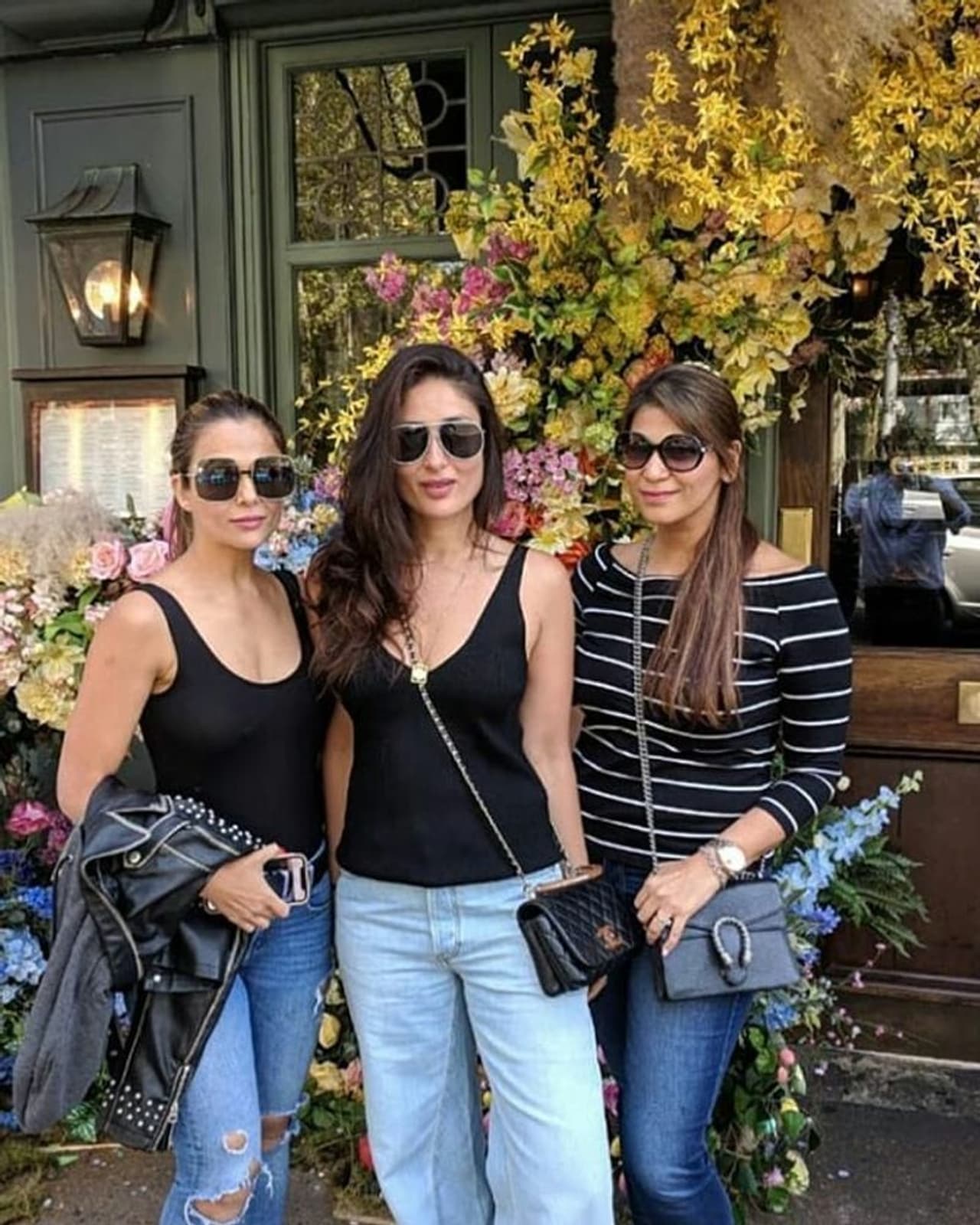 करीना कपूर खान इन द‍िनों अपनी बेस्ट फ्रेंड अमृता अरोड़ा के साथ लंदन में हॉलीडे मना रही हैं।