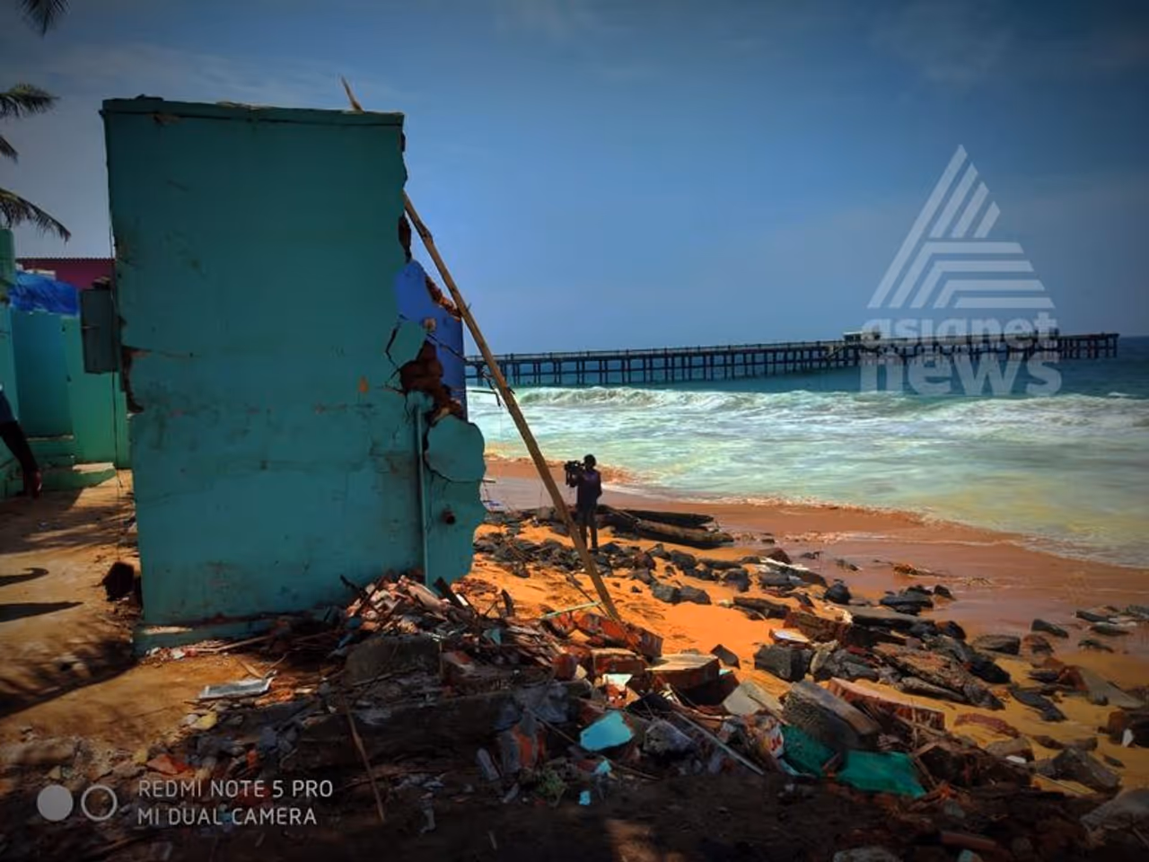 കടലെടുത്തപ്പോൾ ബാക്കിയായത് കടലെടുത്തപ്പോൾ ബാക്കിയായത്