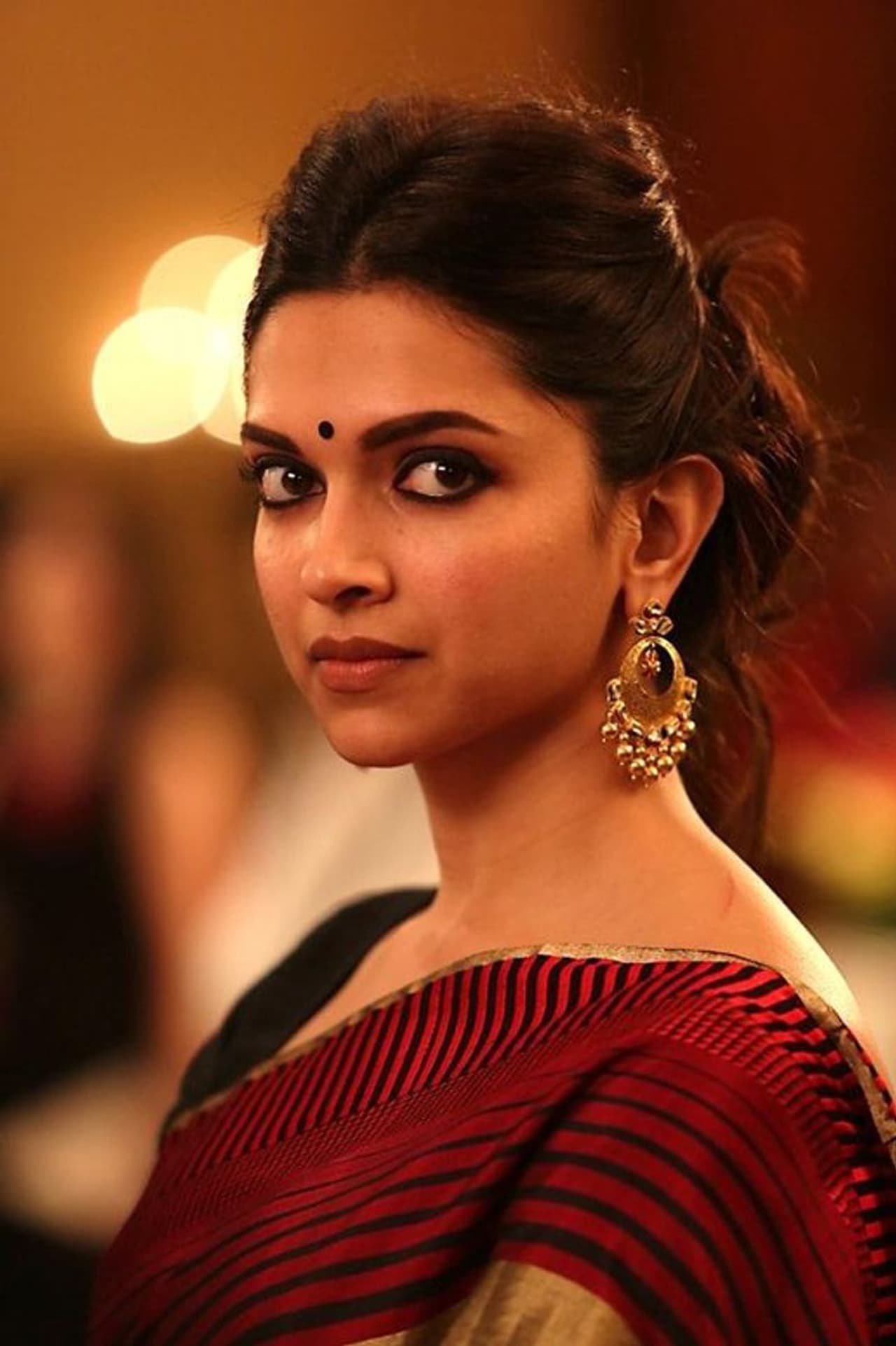 ದೀಪಿಕಾ ಪಡುಕೋಣೆ 14 ಕೋಟಿ ದೀಪಿಕಾ ಪಡುಕೋಣೆ 14 ಕೋಟಿ