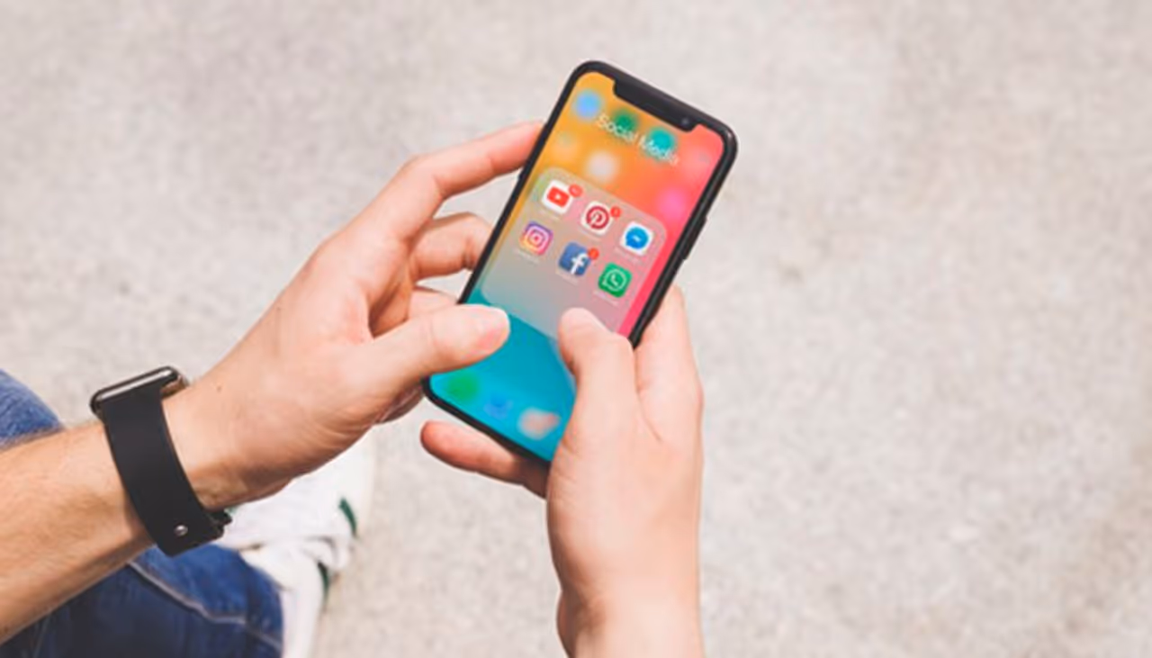 <p>ಇನ್ಸ್ಟಾ ಖಾತೆಯಲ್ಲಿ ಒಂದು ಫೋಟೋ ಶೇರ್ ಮಾಡ್ಬೇಕಂದ್ರೂ ಕೋಟಿ ಕೋಟಿ ಚಾರ್ಜ್ ಮಾಡ್ತಾರೆ ಸೆಲೆಬ್ರಿಟಿಗಳು. ಸೆಲೆಬ್ರಿಟಿಗಳ ಪೋಸ್ಟ್ ಚಾರ್ಜ್ ಮಾಹಿತಿ ಇಲ್ಲಿದೆ</p> <p>ಇನ್ಸ್ಟಾ ಖಾತೆಯಲ್ಲಿ ಒಂದು ಫೋಟೋ ಶೇರ್ ಮಾಡ್ಬೇಕಂದ್ರೂ ಕೋಟಿ ಕೋಟಿ ಚಾರ್ಜ್ ಮಾಡ್ತಾರೆ ಸೆಲೆಬ್ರಿಟಿಗಳು. ಸೆಲೆಬ್ರಿಟಿಗಳ ಪೋಸ್ಟ್ ಚಾರ್ಜ್ ಮಾಹಿತಿ ಇಲ್ಲಿದೆ</p>