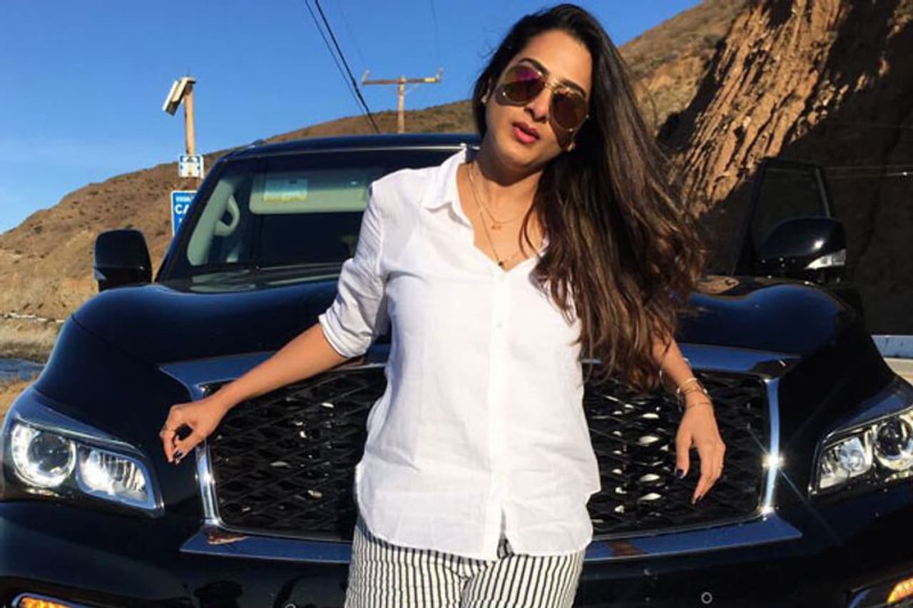 నటి సురేఖా వాణి యాంకర్ గా కొన్ని టీవీ షోలను హోస్ట్ చేసింది. అందులో మొగుడ్స్ పెళ్లామ్స్ షో బాగా ఫేమస్ అయింది. నటి సురేఖా వాణి యాంకర్ గా కొన్ని టీవీ షోలను హోస్ట్ చేసింది. అందులో మొగుడ్స్ పెళ్లామ్స్ షో బాగా ఫేమస్ అయింది.