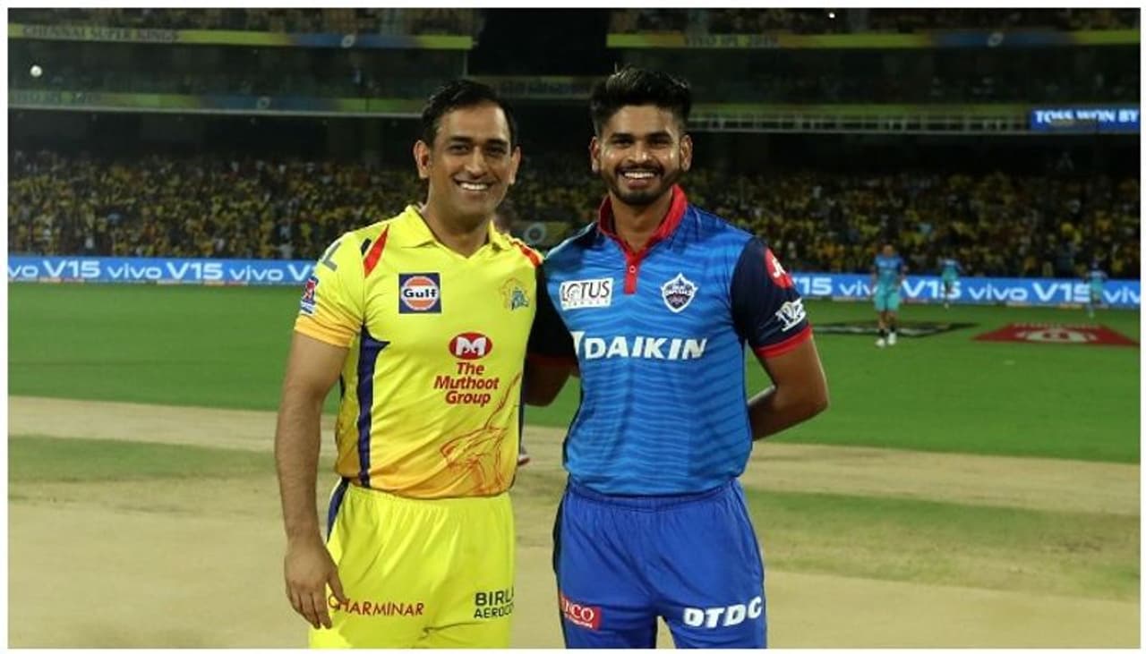 <p>ஐபிஎல் 13வது சீசன் ஐக்கிய அரபு அமீரகத்தில் விறுவிறுப்பாக நடந்துவருகிறது. துபாயில் இன்று நடக்கும் போட்டியில் ஷ்ரேயாஸ் ஐயர் தலைமையிலான இளம் டெல்லி கேபிடள்ஸ் அணி, தோனி தலைமையிலான அனுபவம் வாய்ந்த சிஎஸ்கேவை எதிர்கொள்கிறது.</p>