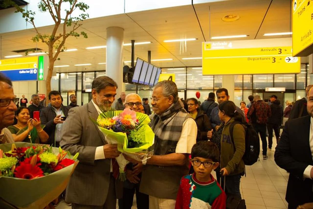 നെതര്ലാന്റ്സിലെത്തിയ മുഖ്യമന്ത്രി പിണറായി വിജയന് സ്വീകരണം നല്കിയപ്പോള് നെതര്ലാന്റ്സിലെത്തിയ മുഖ്യമന്ത്രി പിണറായി വിജയന് സ്വീകരണം നല്കിയപ്പോള്