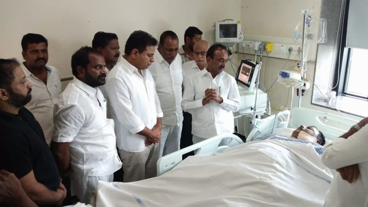 కనకారెడ్డికి ఈటెల, కేటీఆర్ తదితరుల నివాళులు కనకారెడ్డికి ఈటెల, కేటీఆర్ తదితరుల నివాళులు