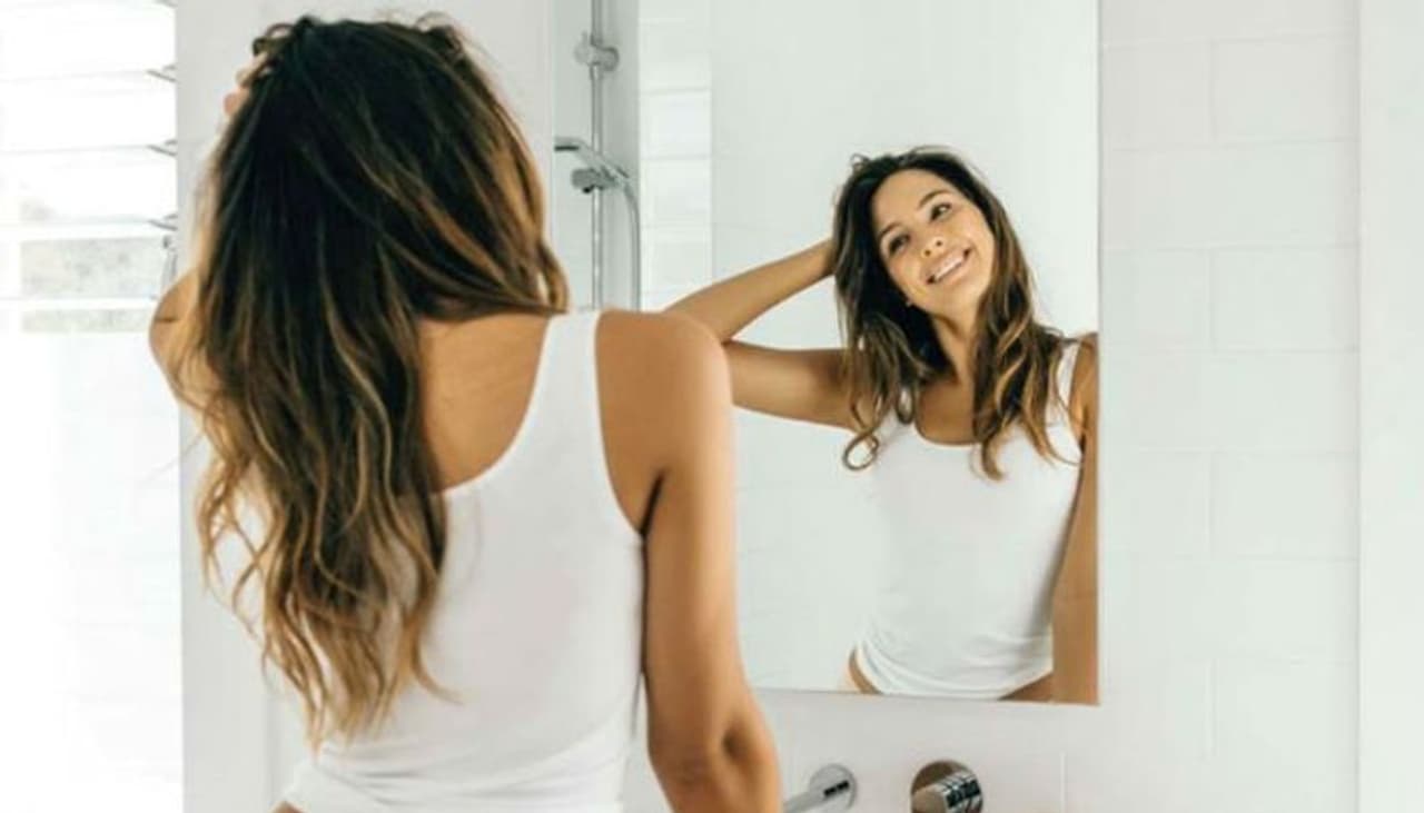 <p style="text align: justify;">ಬೆಳಿಗ್ಗೆ ಈ ವಿಷಯಗಳನ್ನು ನೋಡಲೇ &nbsp;ಬೇಡಿ&nbsp;<br /> ಬೆಳಿಗ್ಗೆ ಎದ್ದ ತಕ್ಷಣ ಕನ್ನಡಿಯಲ್ಲಿ ಮುಖ ನೋಡಬೇಡಿ. ಬಾಯಿ ಮತ್ತು ಕೈಗಳನ್ನು ಬೇಗನೆ ತೊಳೆಯಿರಿ ಮತ್ತು ಫ್ರೆಶ್ ಆಗಿರಿ .&nbsp;</p>