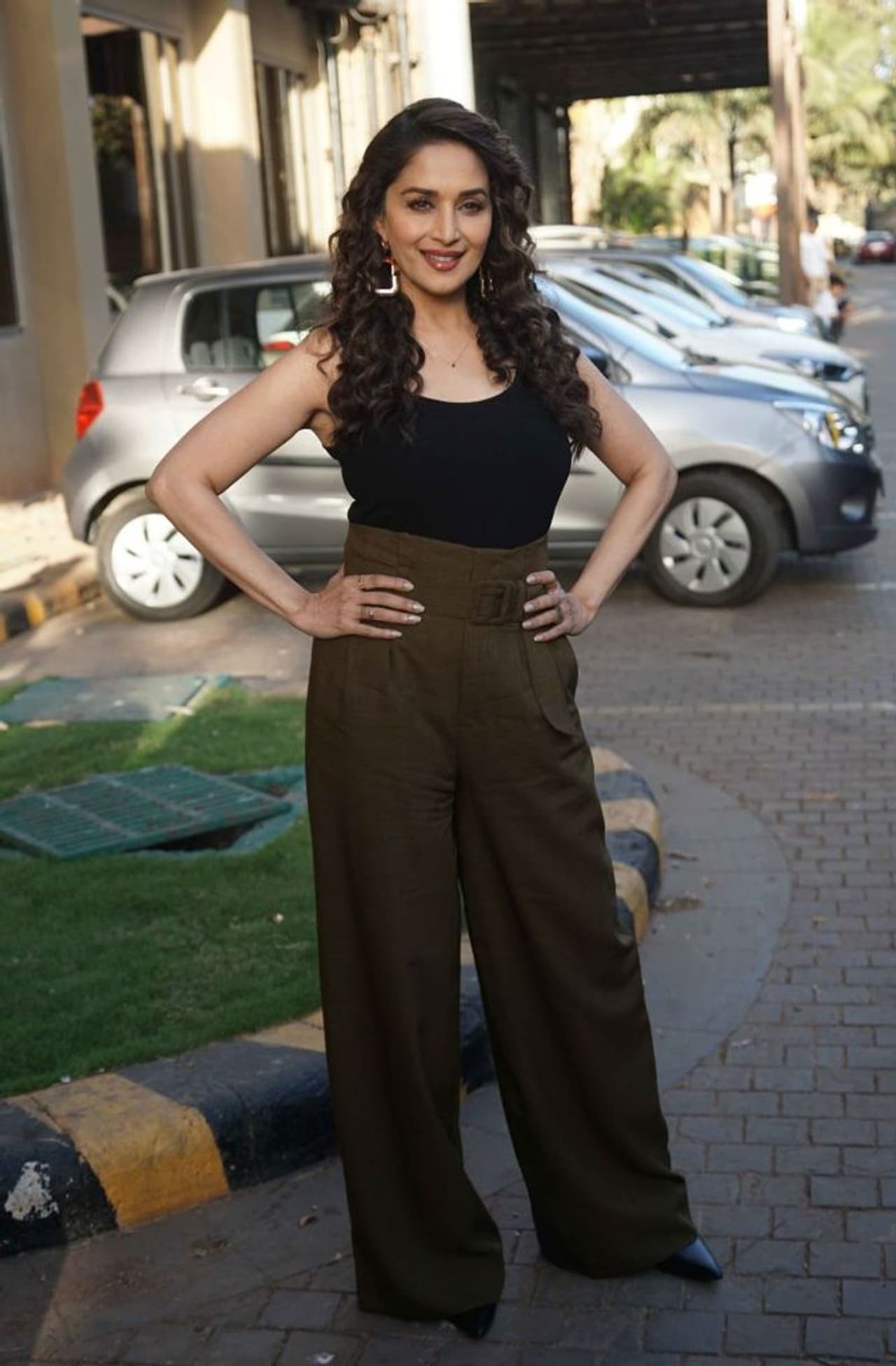 बॉलीवुड की खूबसूरत एक्ट्रेस माधुरी दीक्षित आज अपना 52वां बर्थडे सेलिब्रेट कर रही हैं। माधुरी का जन्म मुंबई में 15 मई 1967 को हुआ था। बॉलीवुड की खूबसूरत एक्ट्रेस माधुरी दीक्षित आज अपना 52वां बर्थडे सेलिब्रेट कर रही हैं। माधुरी का जन्म मुंबई में 15 मई 1967 को हुआ था।