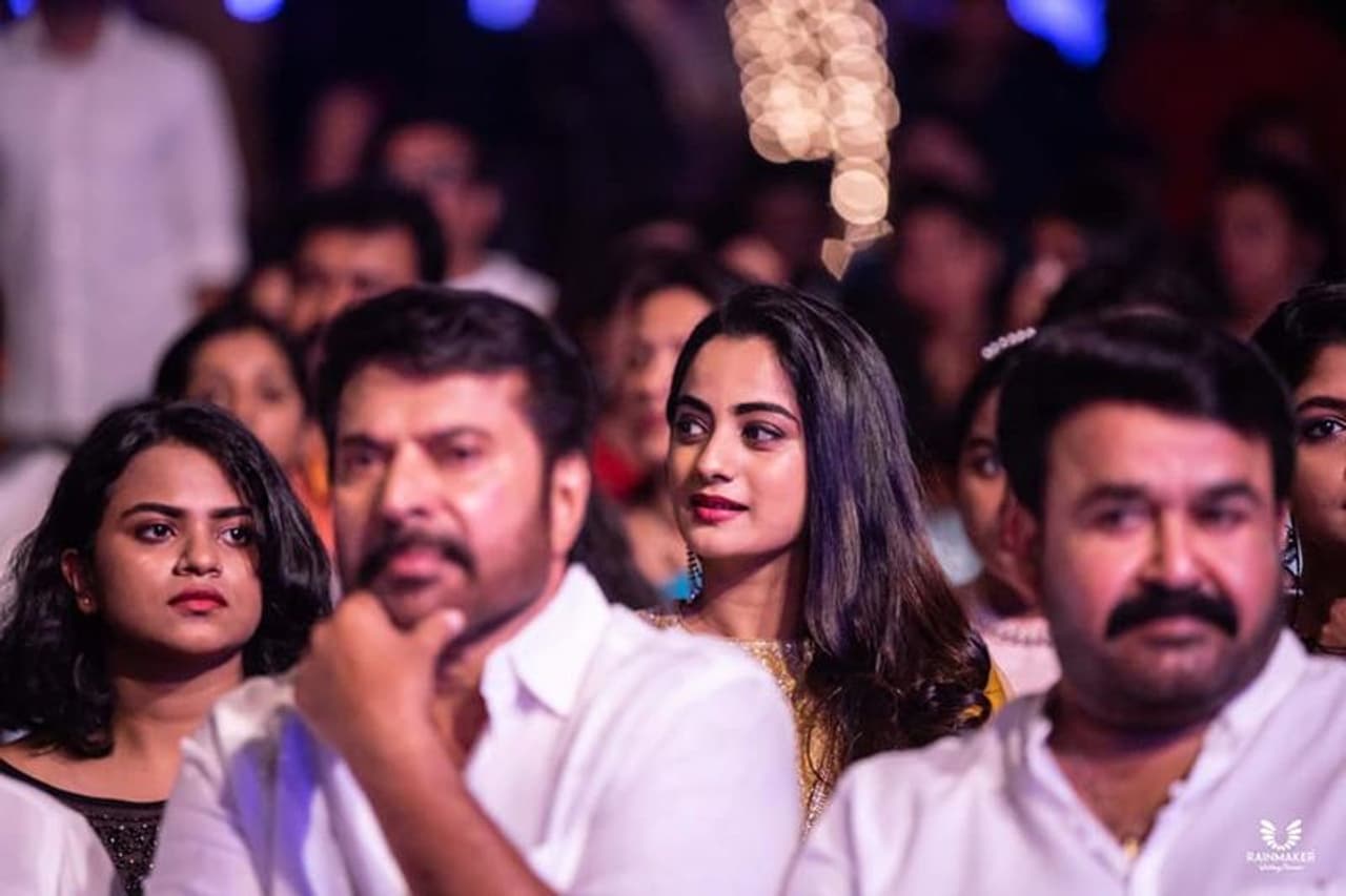 മോഹന്‍ലാലും മമ്മൂട്ടിയും ഒരുമിച്ചെത്തിയ ഒരു വിവാഹ ചടങ്ങിന്‍റെ ചിത്രങ്ങളാണ് ഇപ്പോള്‍ സൈബര്‍ ലോകത്ത് വൈറലാകുന്നത്.