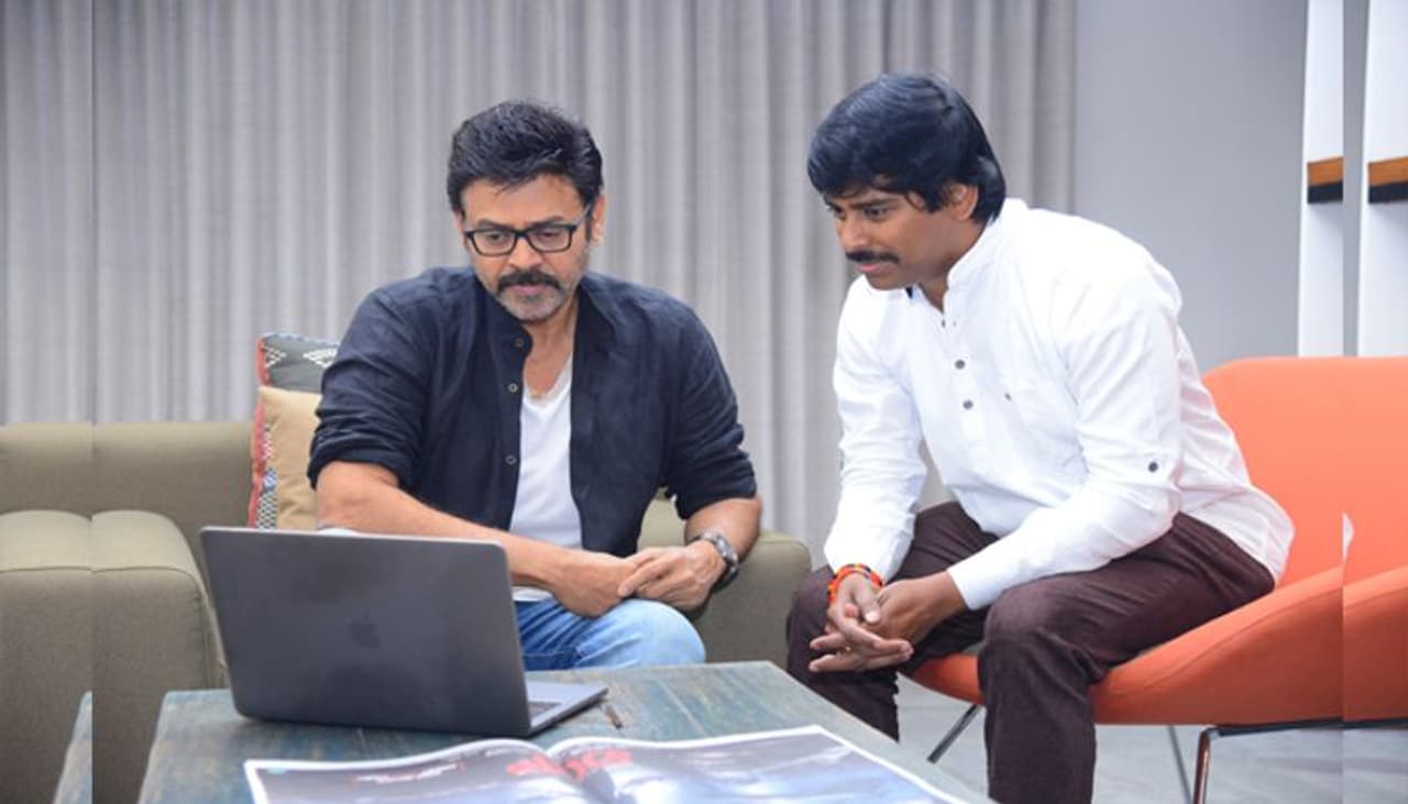 హారర్ జోనర్ లో తెరకెక్కిన లీసా సినిమా ట్రైలర్ ను నిర్మాత సురేష్ హీరో వెంకటేష్ చేతుల మీదుగా లాంచ్ చేశారు. హారర్ జోనర్ లో తెరకెక్కిన లీసా సినిమా ట్రైలర్ ను నిర్మాత సురేష్ హీరో వెంకటేష్ చేతుల మీదుగా లాంచ్ చేశారు.