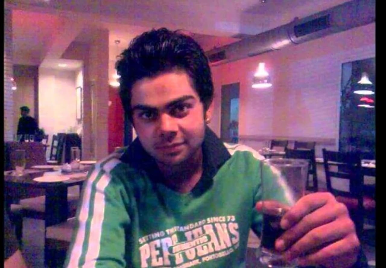 ದೇಸಿ ಕ್ರಿಕೆಟ್‌ನಲ್ಲಿ ಮಿಂಚಿನ ಪ್ರದರ್ಶನದ ಬಳಿಕ ಪಾರ್ಟಿಯೊಂದರಲ್ಲಿ ವಿರಾಟ್ ಕೊಹ್ಲಿ