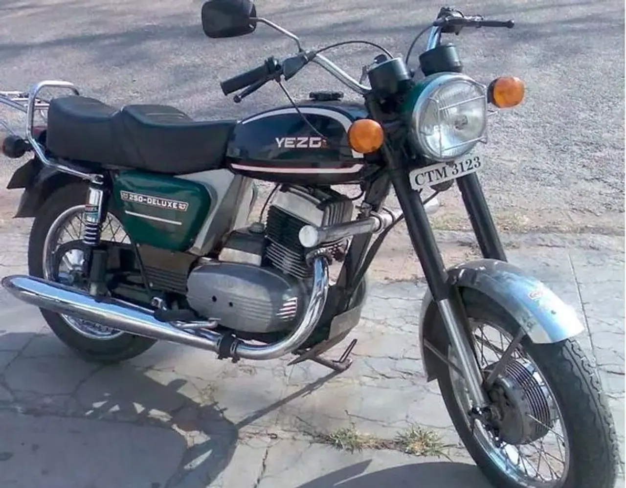 ಯೆಝೆಡಿ ಡಿಲೆಕ್ಸ್: ಯೆಝೆಡಿ ಬೈಕ್‌ಗಳಲ್ಲಿ ಅತ್ಯಂತ ಜನಪ್ರಿಯ ಬೈಕ್ ಎಂದೇ ಗುರುತಿಸಿಕೊಂಡಿತ್ತು